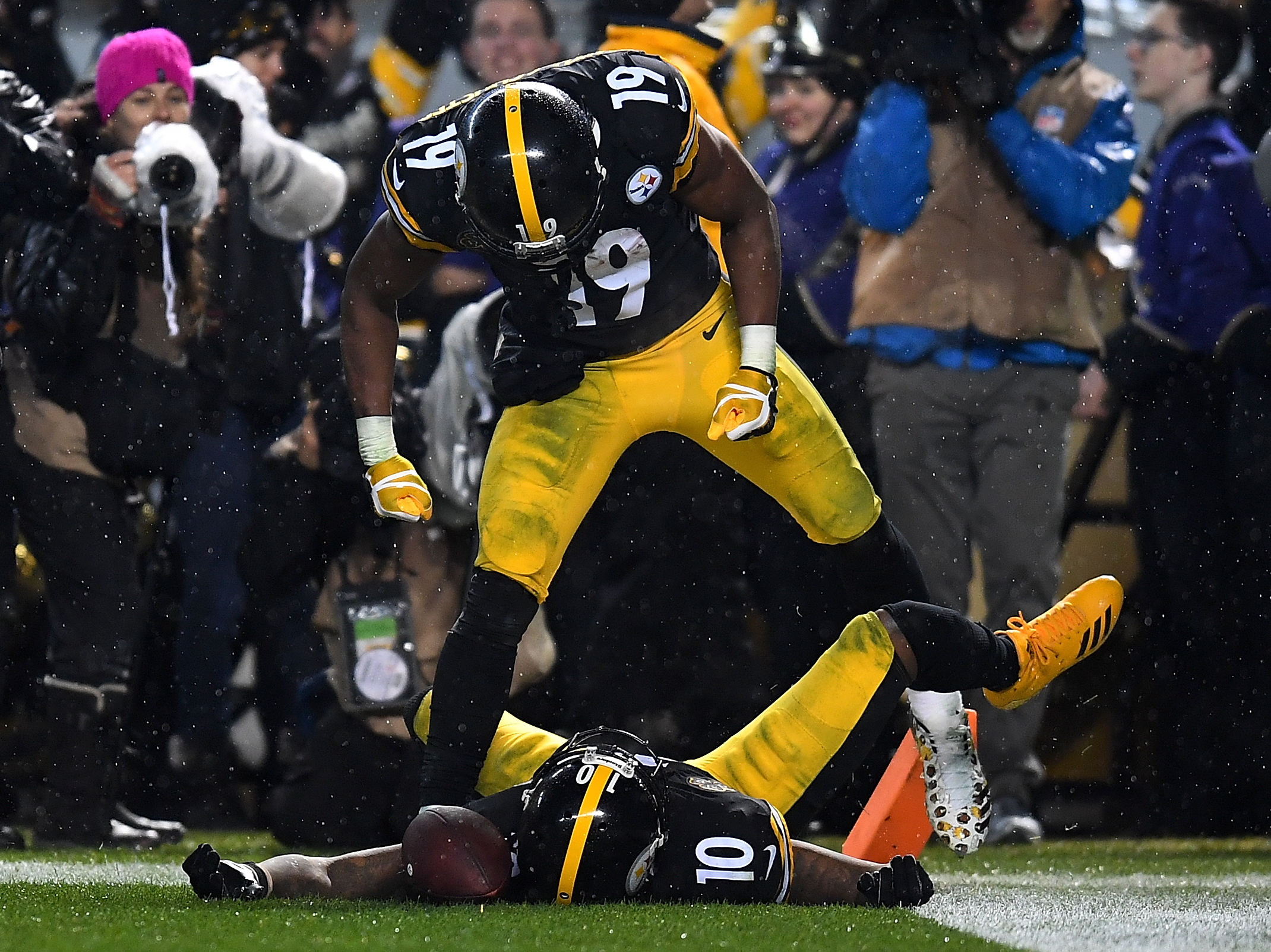 Bengals' Vontaze Burfict injured on illegal hit by Juju Smith