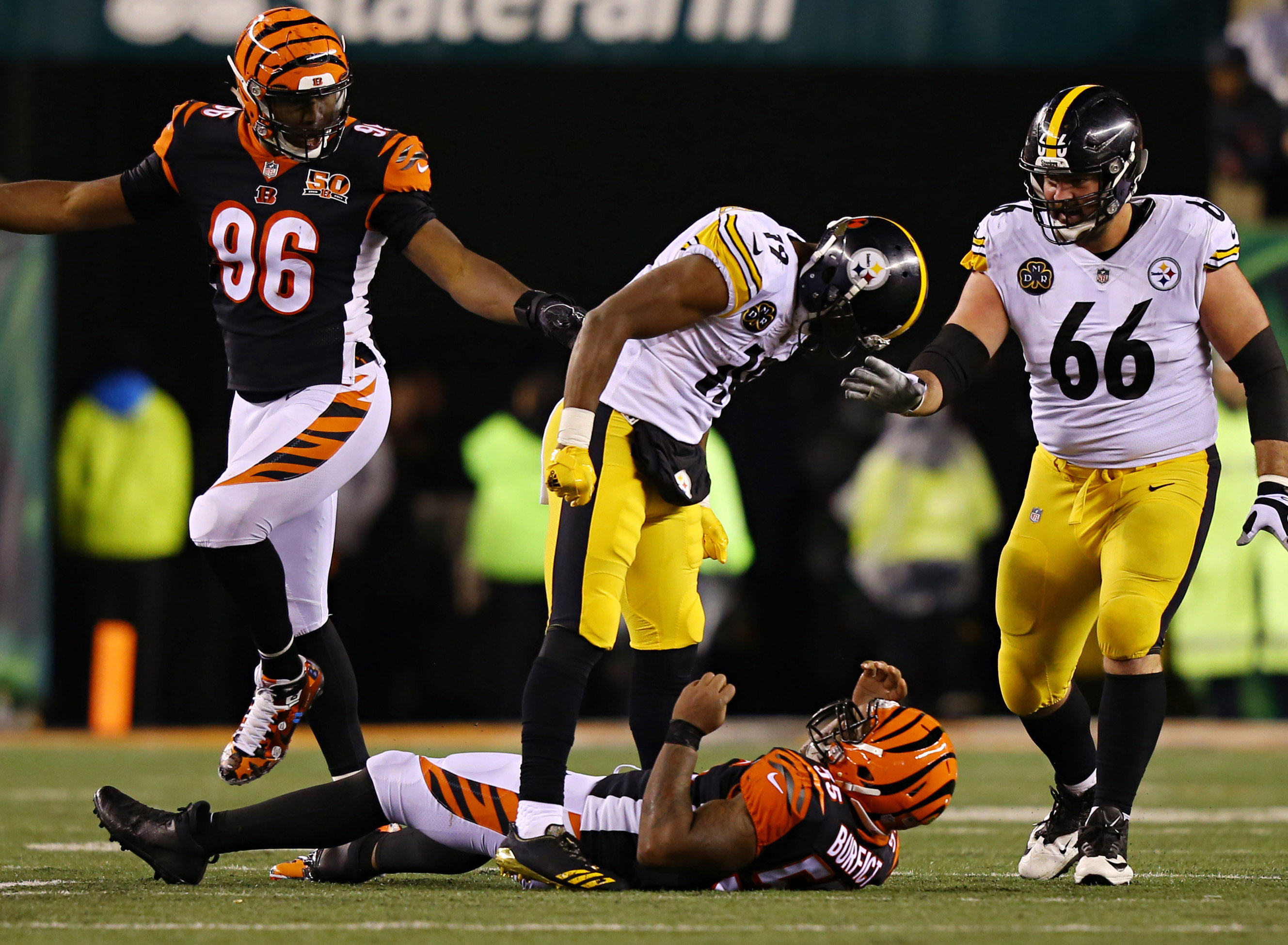 Vontaze Burfict thinks Antonio Brown 'faked' his concussion 2