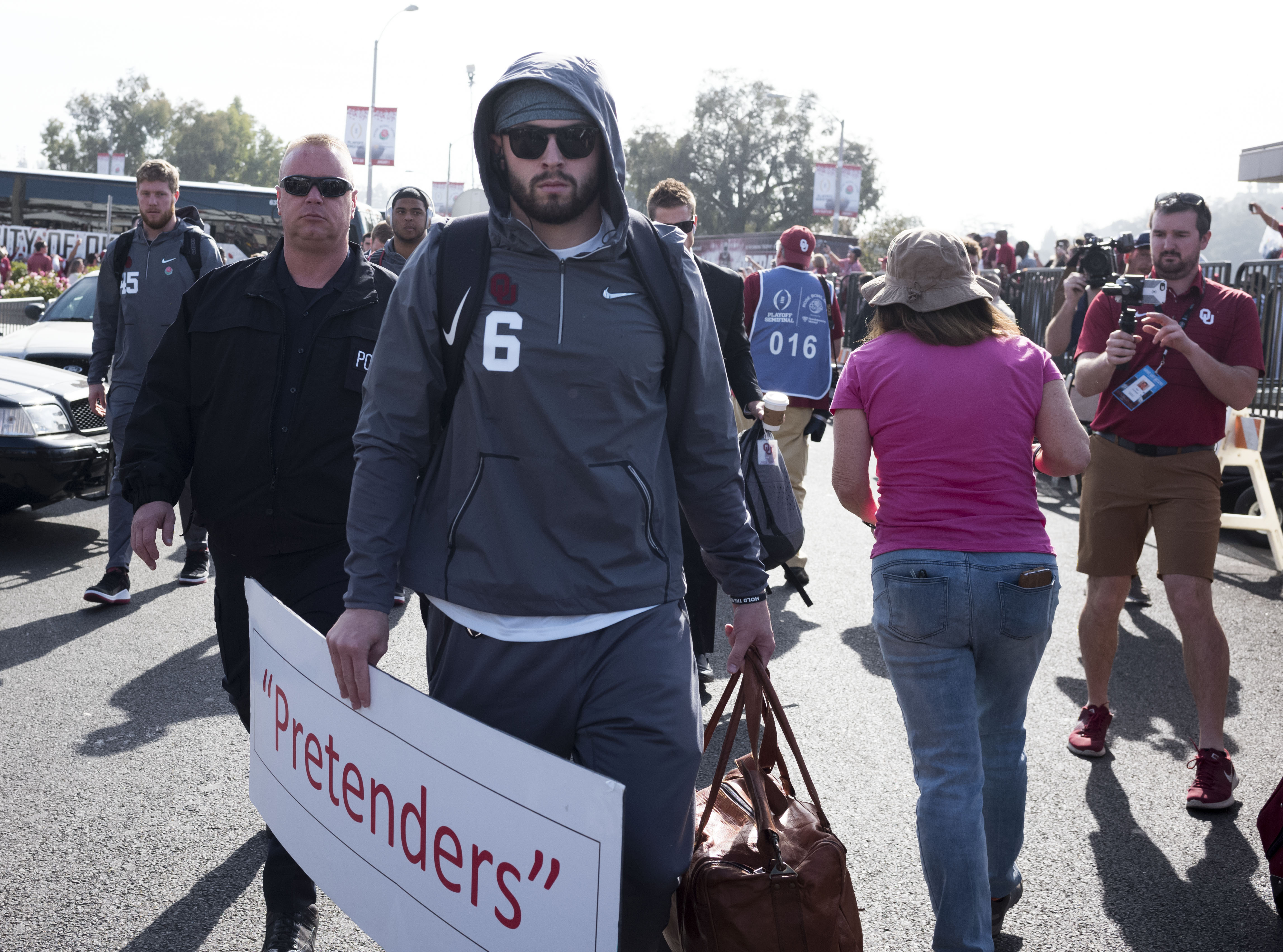 Baker Mayfield took a jab at Lee Corso with a 'pretenders' sign