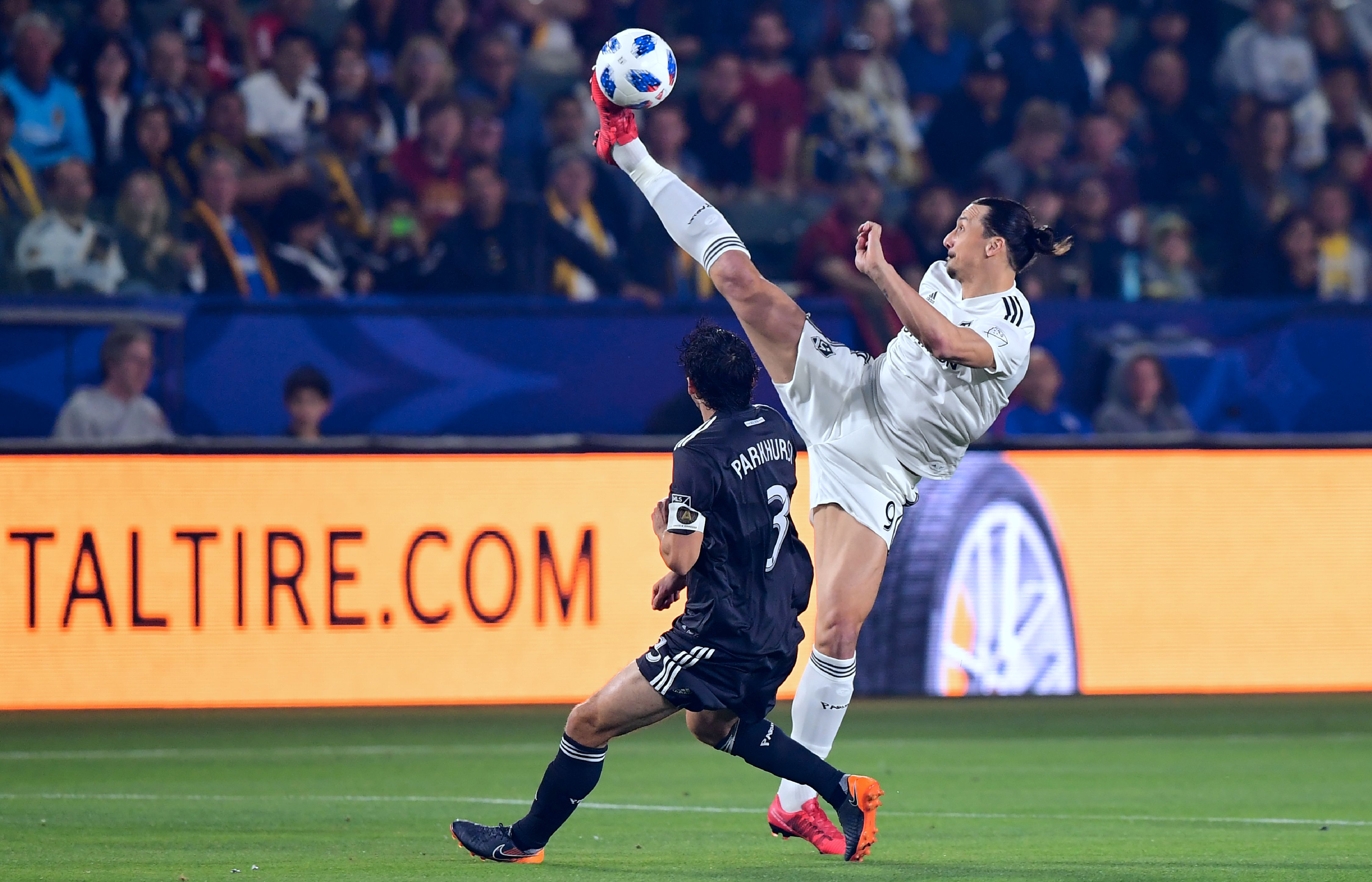 Giant human Zlatan Ibrahimovic makes MLS defender look tiny in amazing