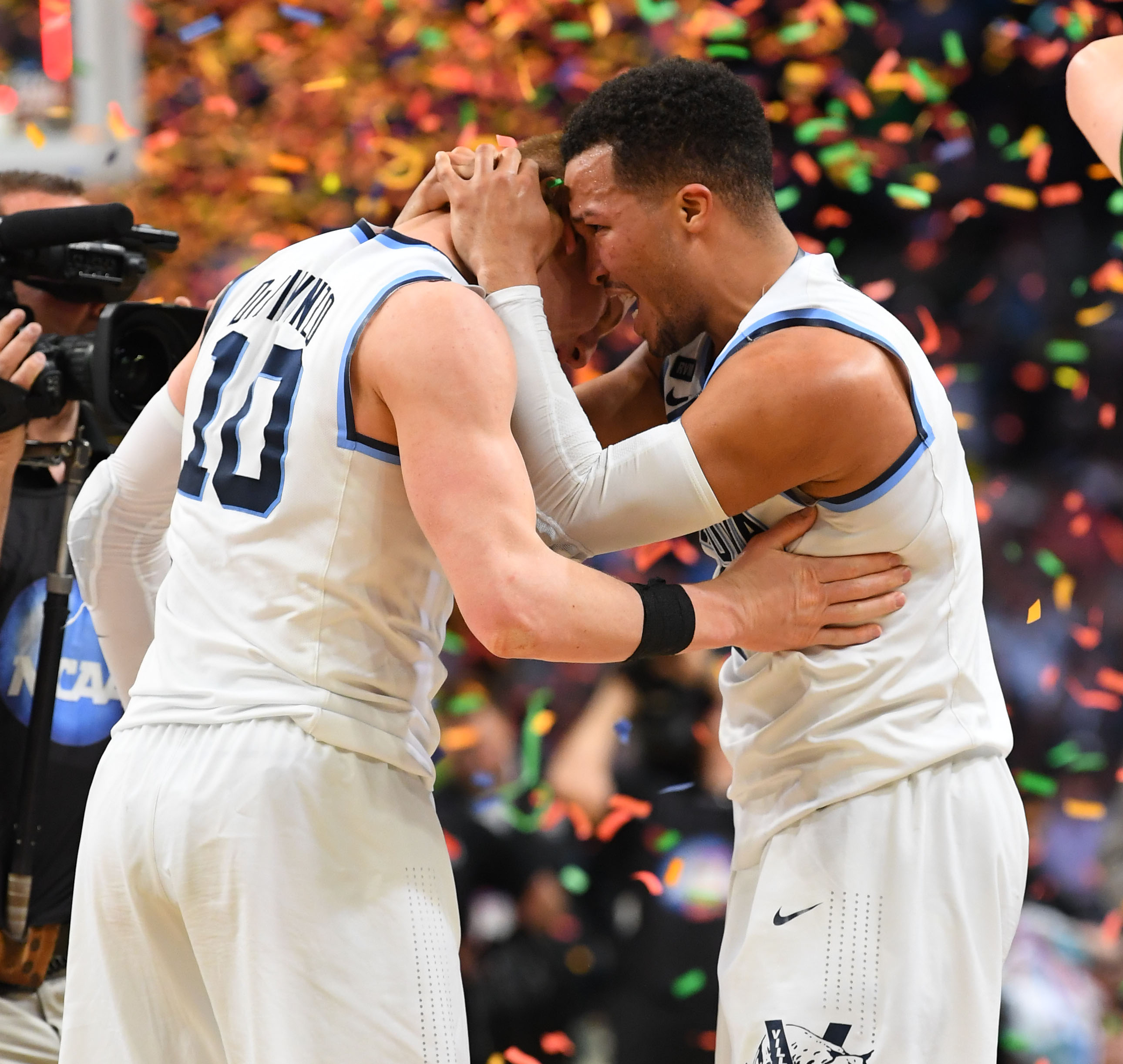 DiVincenzo ignites Wildcats, Villanova blows out Michigan in NCAA  championship – The Durango Herald