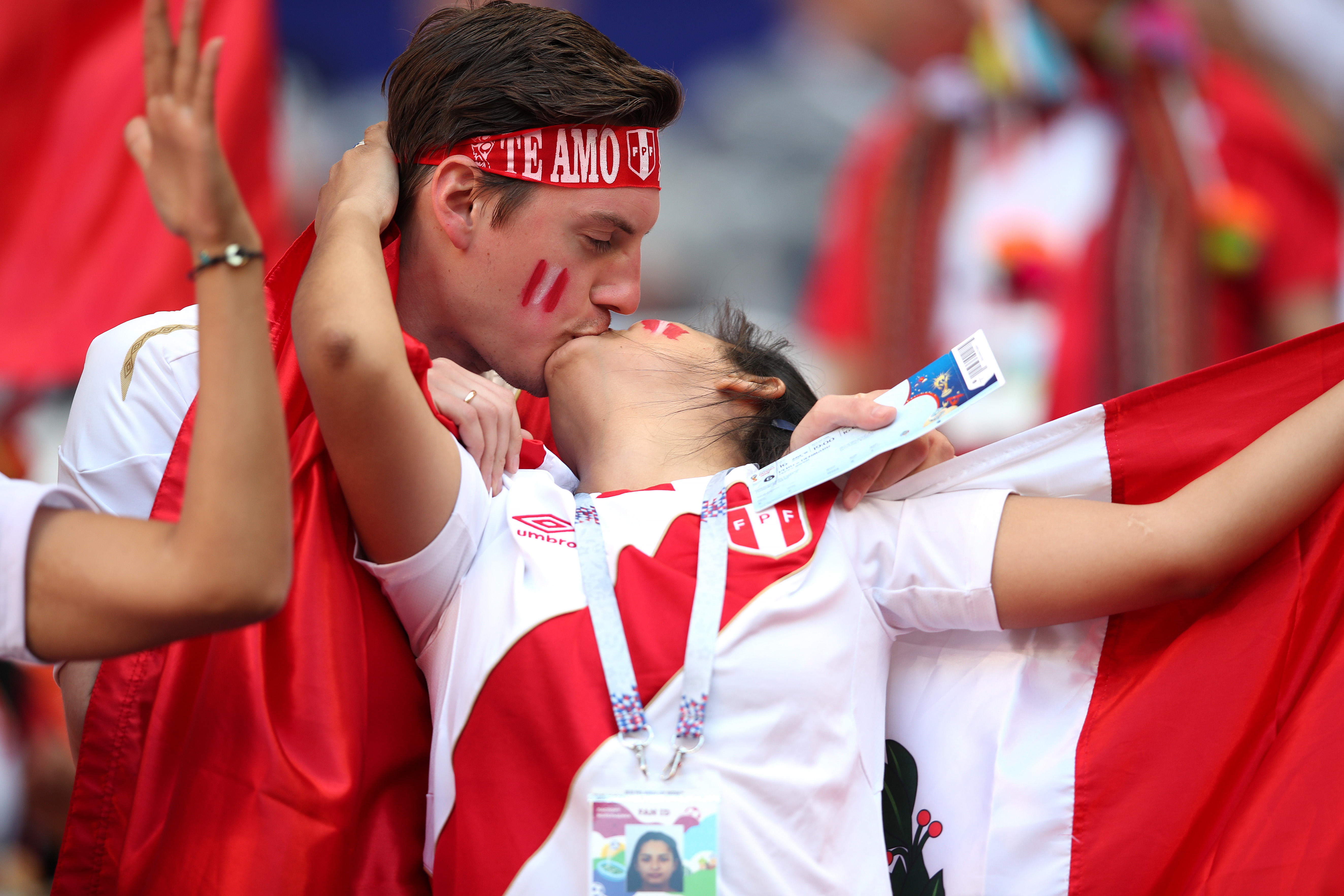 Almindelig veteran Skilt 16 outstanding photos of Peru fans from team's opening World Cup game