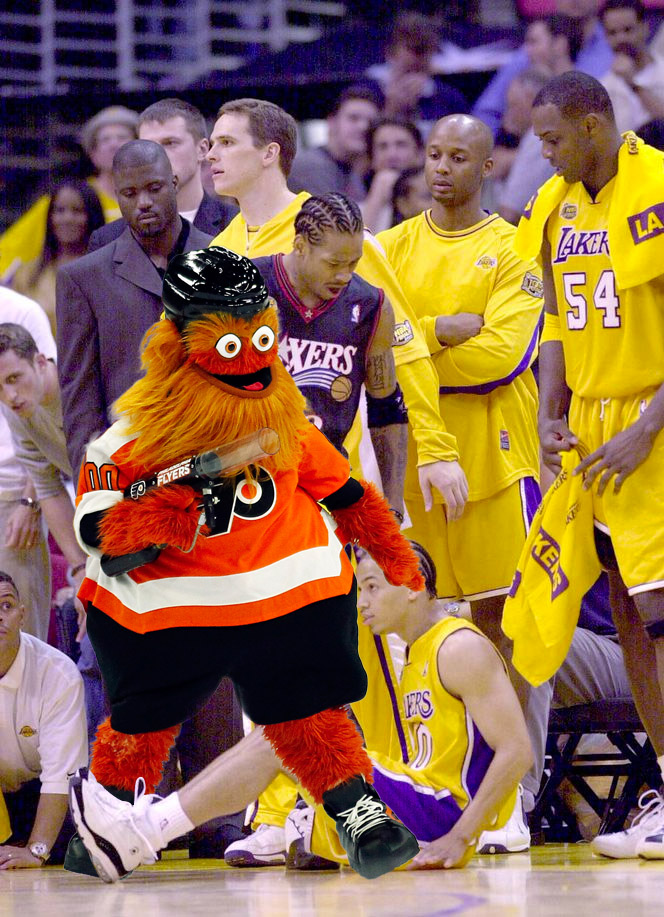 10 iconic sports photos of new Flyers mascot Gritty