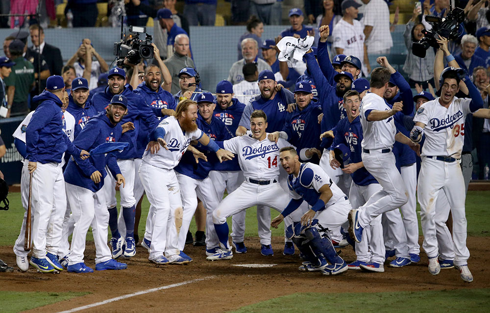 Dodgers' celebration after Kiké Hernández home run was out of this world