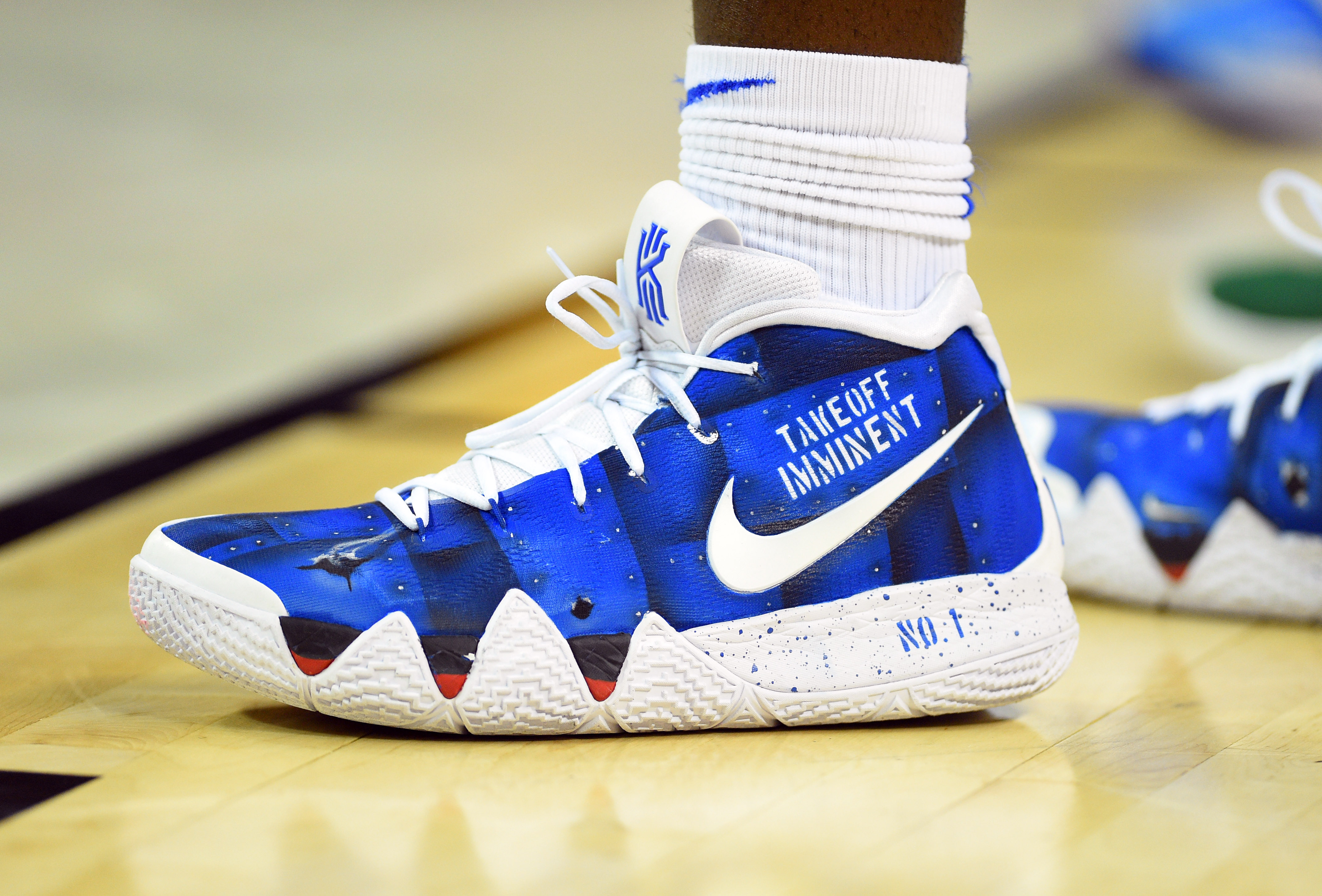 Zion Williamson is making the right shoe choice with custom LeBron 10s