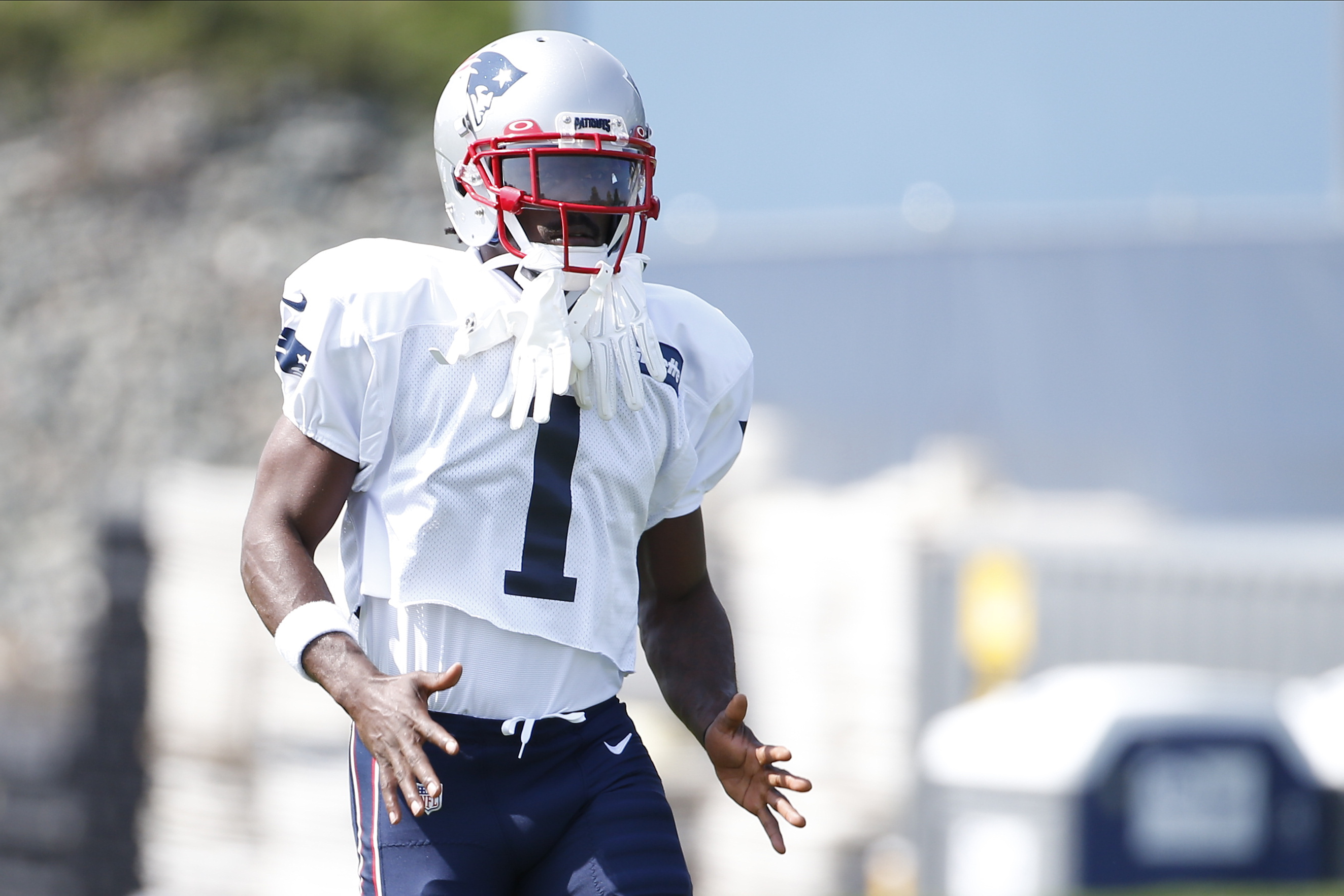 Helmet Stalker on X: Buccaneers WR Antonio Brown is using a Schutt Air XP  Q11 with a titanium EGOP facemask and an Adams chinstrap; the same setup he  used with the Patriots