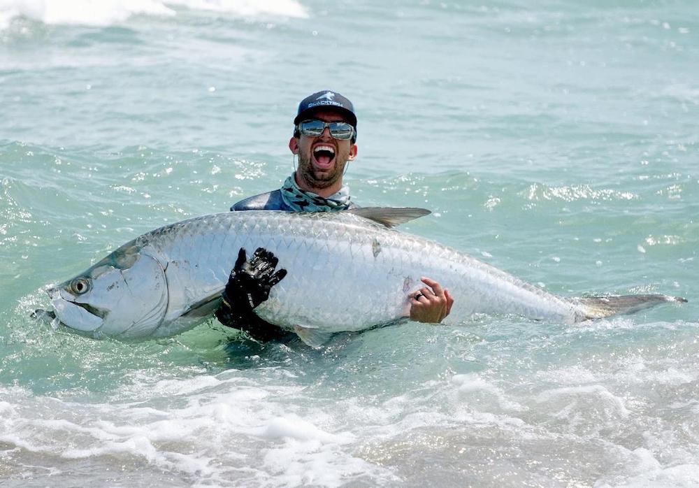 Fisherman catches huge tarpon from beach