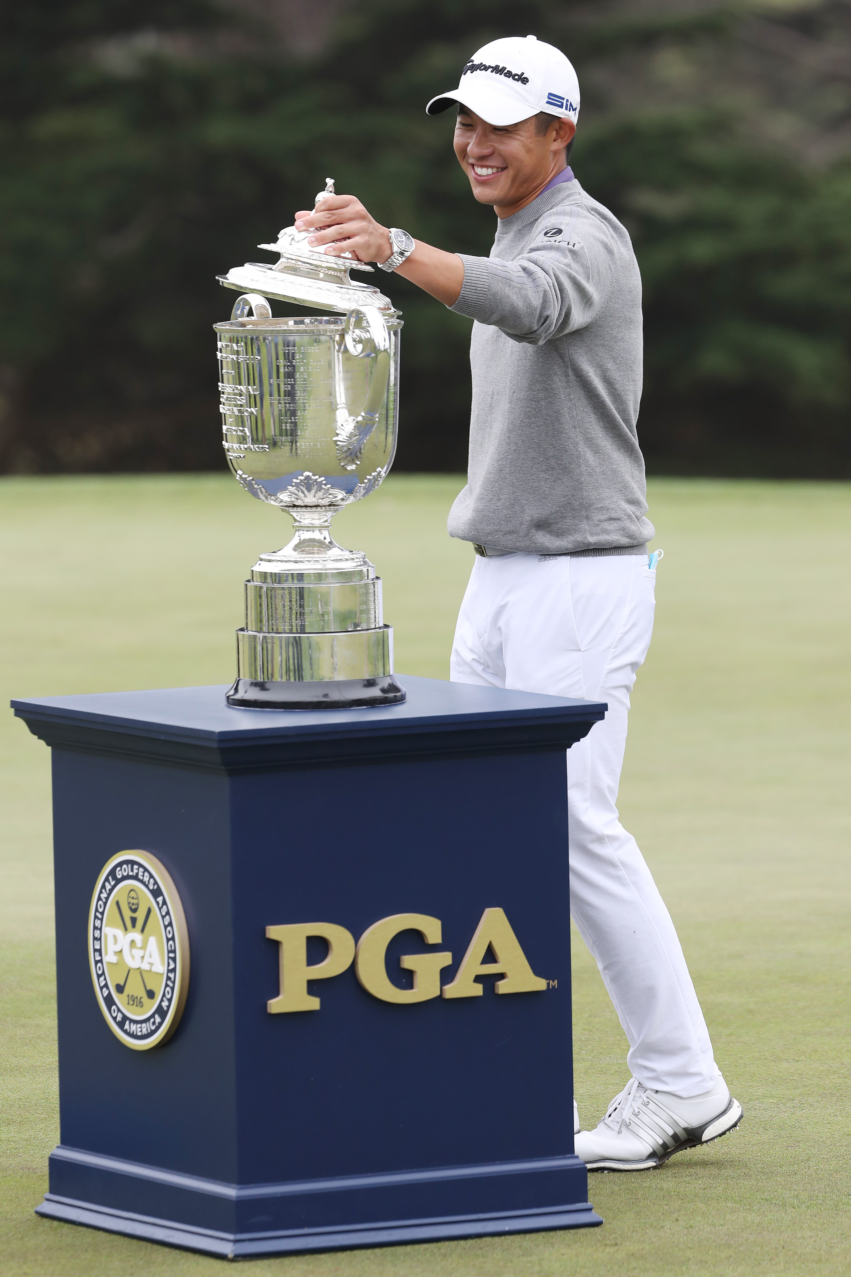 PGA Championship Collin Morikawa drops top of trophy photos, videos