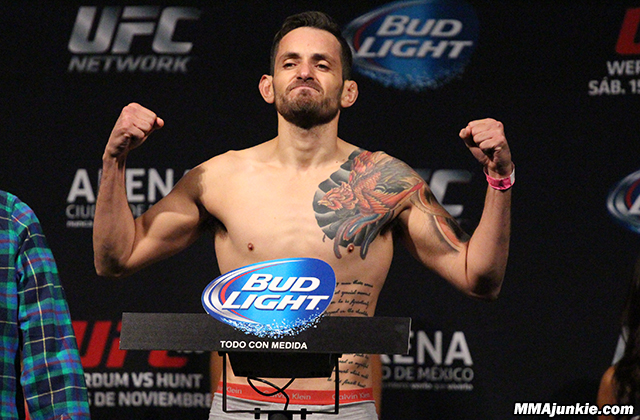UFC 180 results: Henry Briones rallies to choke out Guido 