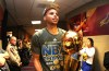 Stephen_curry_trophy