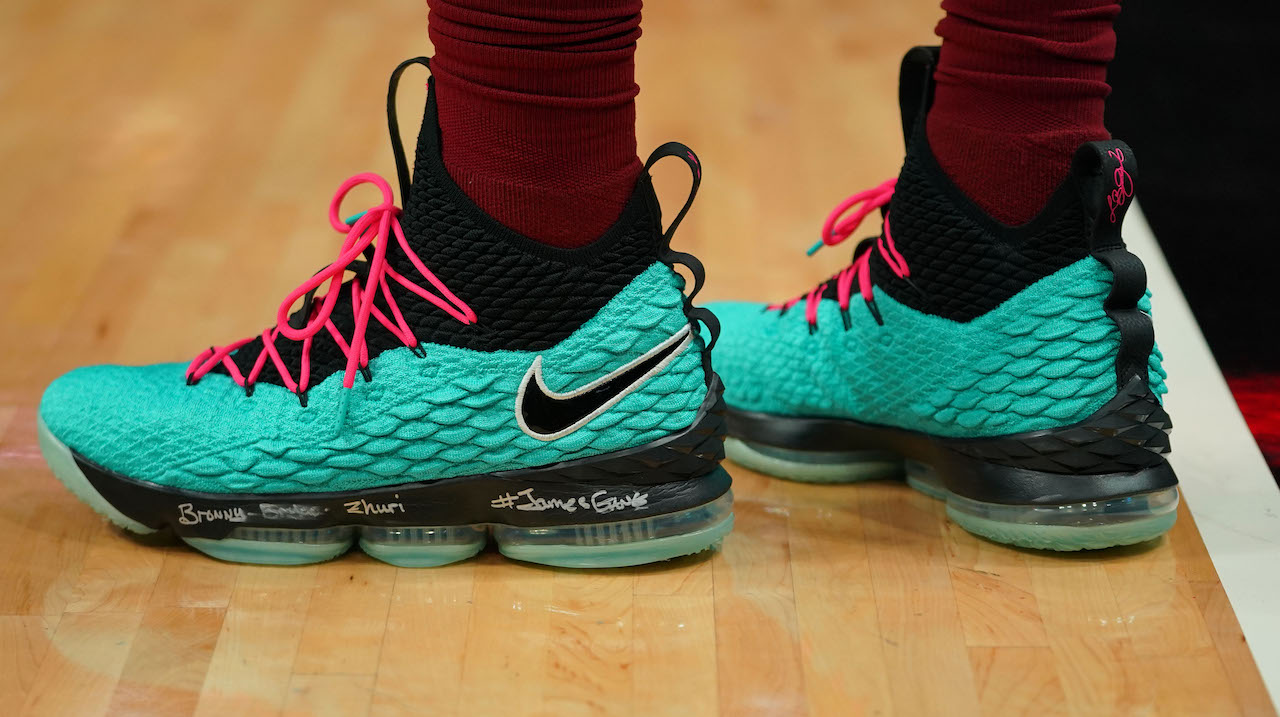 NBA sneakers of the night: LeBron James debuts “South Beach” 15 and ...