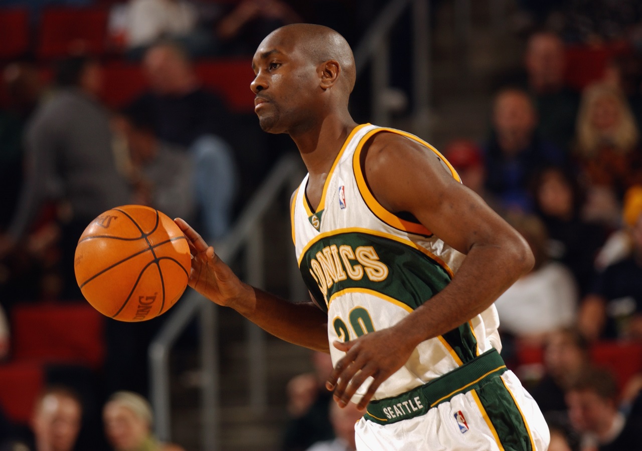 Gary Payton goes viral for awesome shirt in support of his son