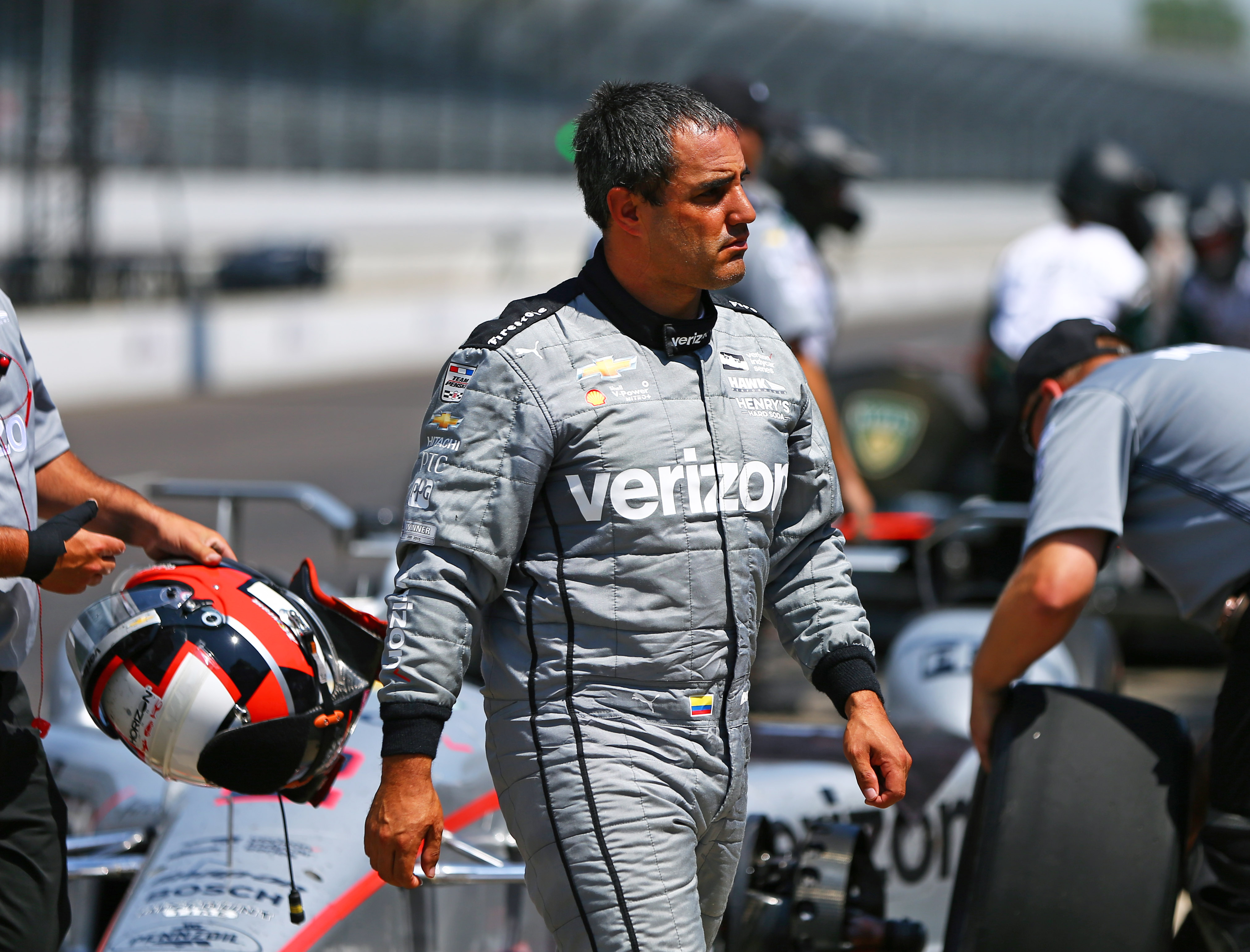 Juan Pablo Montoya James Hinchcliffe Endure Rough Rides In Second Dual Race Usa Today Sports