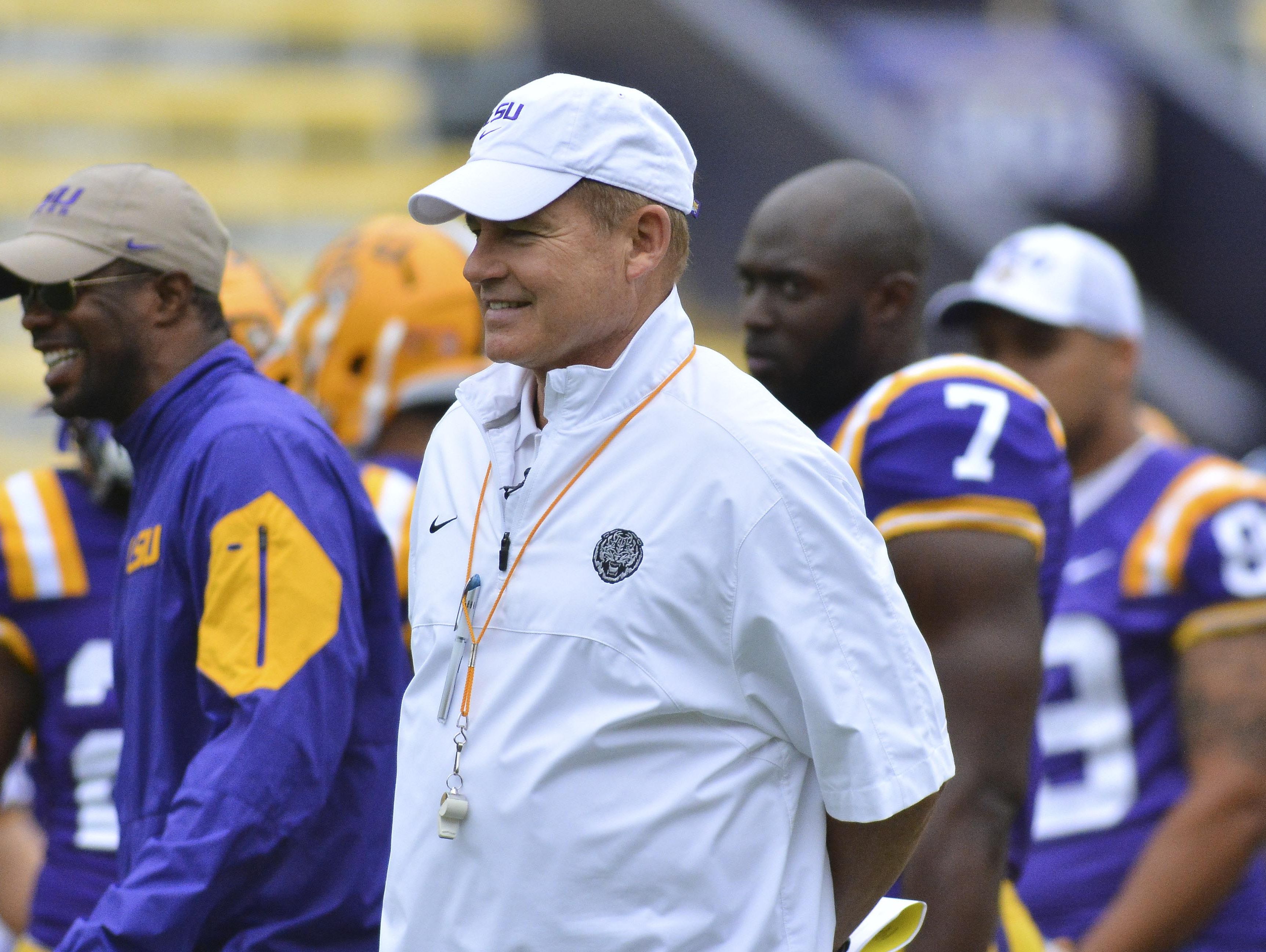 LSU’s Les Miles visits with police in wake of shootings | USA TODAY Sports