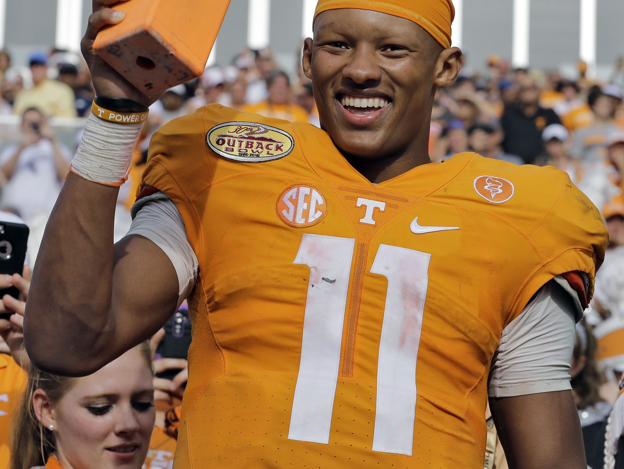 Josh Dobbs named to watch list for Peyton Manning award | USA TODAY Sports