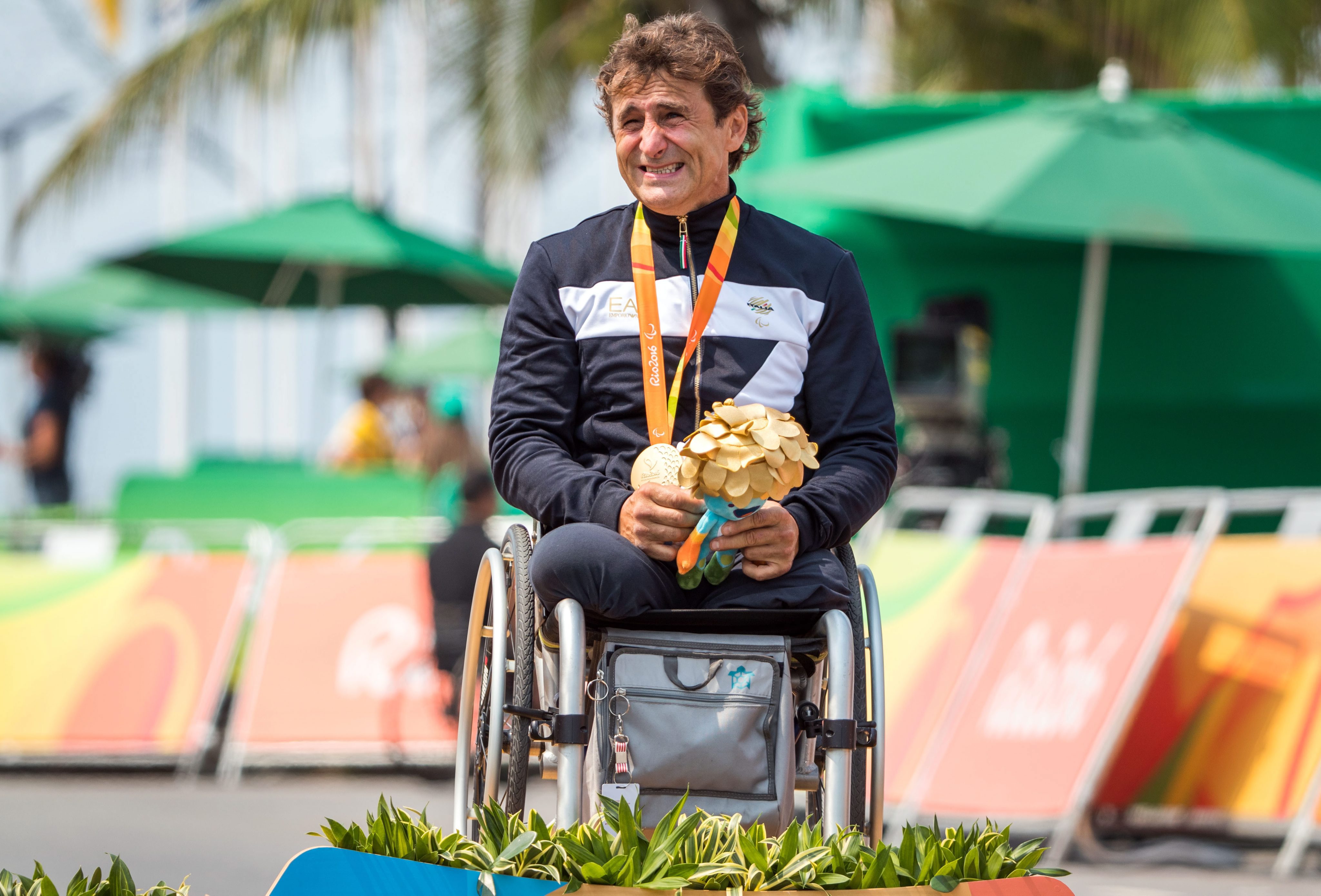 Former CART champion Alex Zanardi wins gold at Rio ...