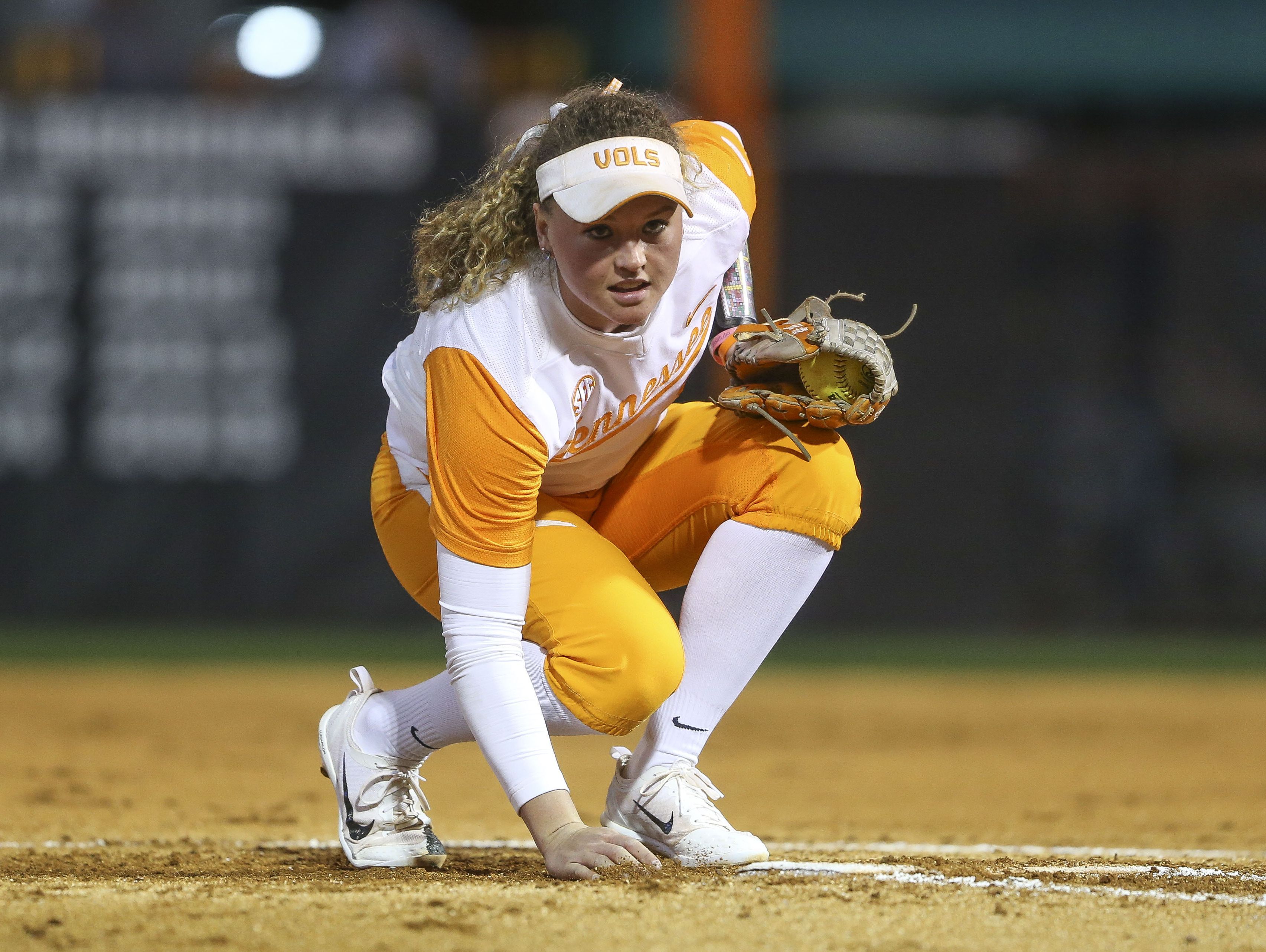 To make a good pitch, UT’s Caylan Arnold does more than eye a target