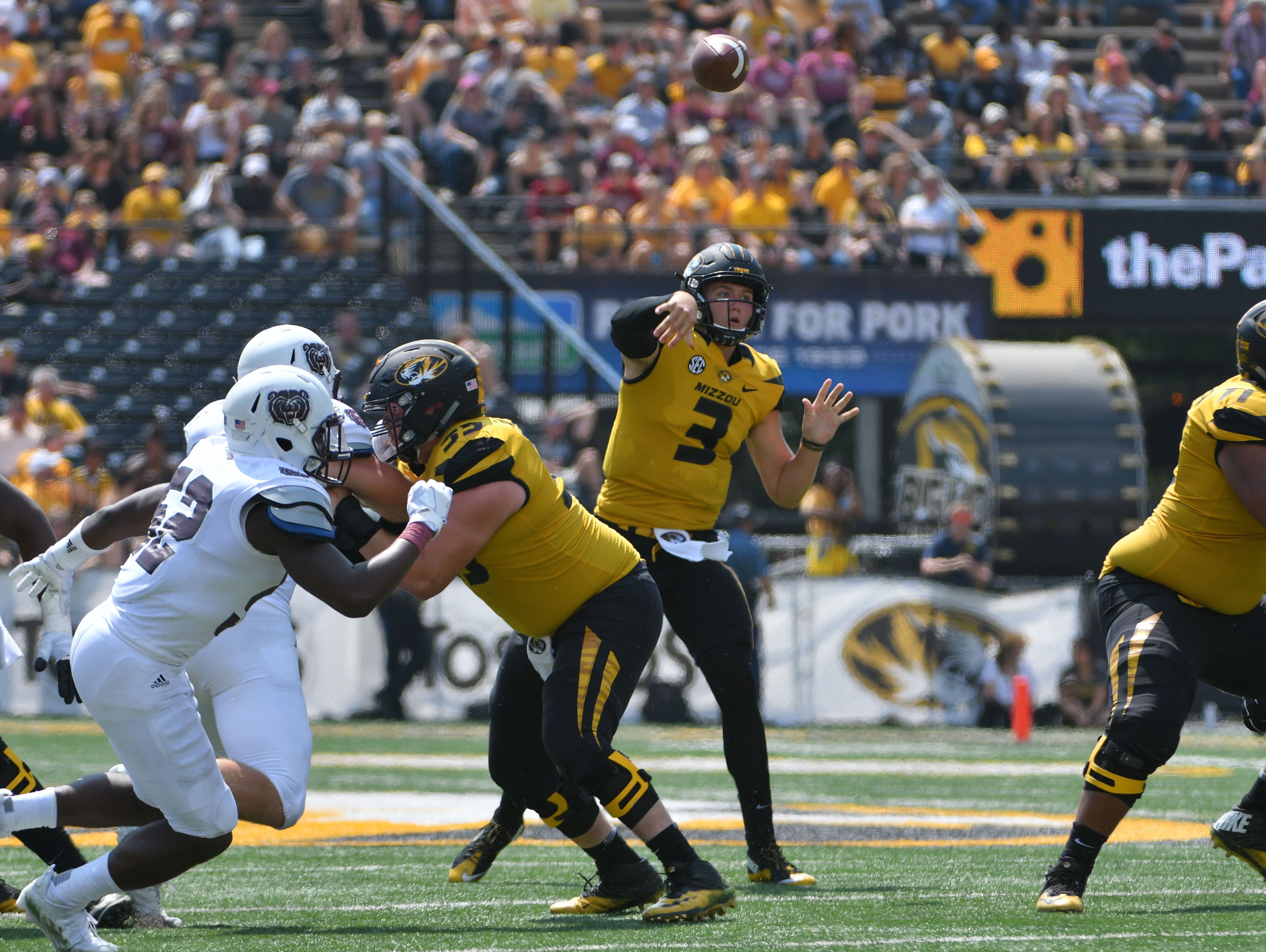 Drew Lock passes for 521 yards to lead Missouri past