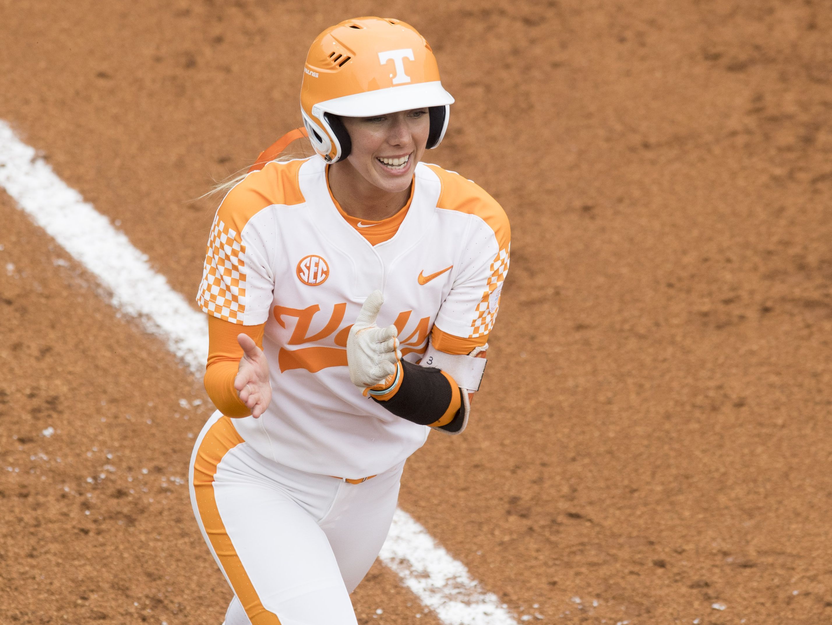 Tennessee Lady Vols softball makes a lot of noise with bats, sweeps