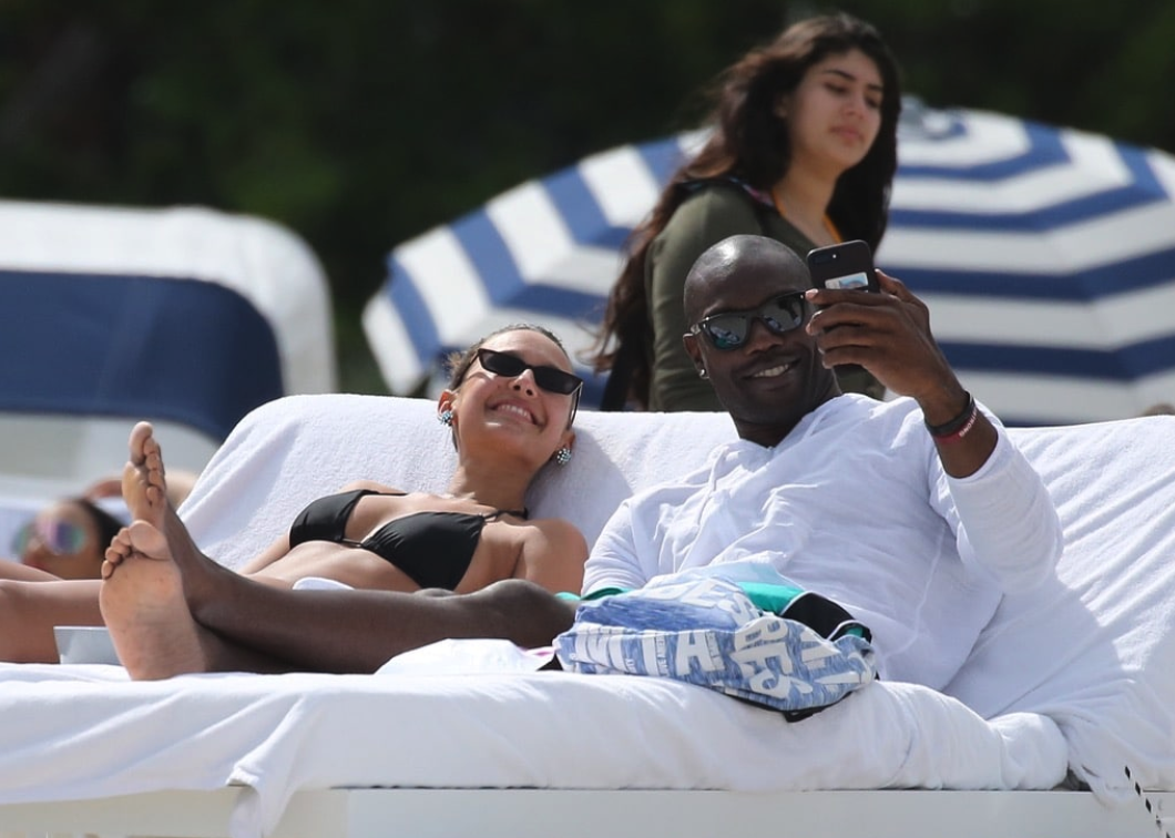 Look: Terrell Owens shows off new hot girlfriend at beach in Miami