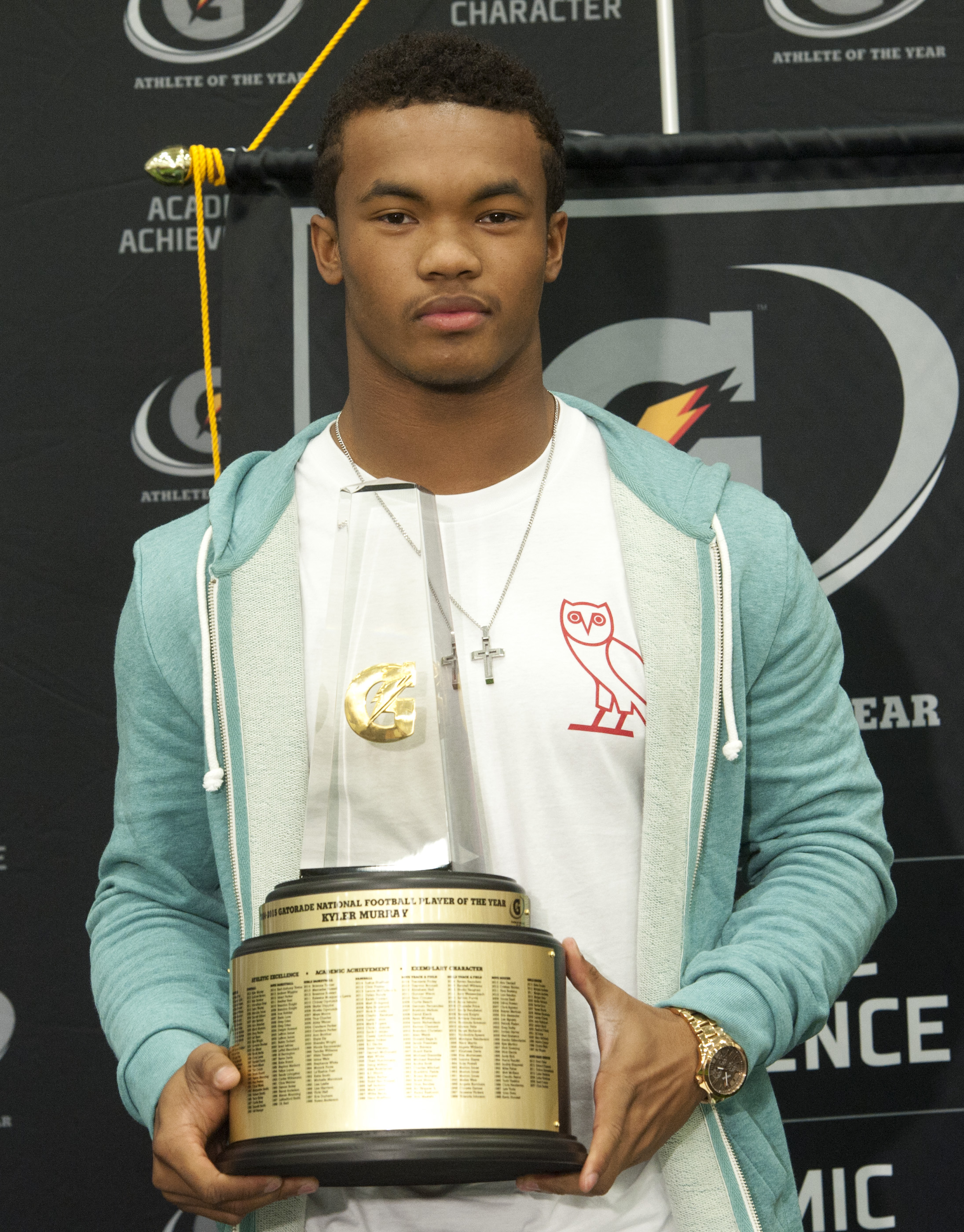 Kyler Murray holds the trophy during a press conference after being named the 2014-15 Gatorade National Football Player of the Year. / Susan Goldman, Gatorade