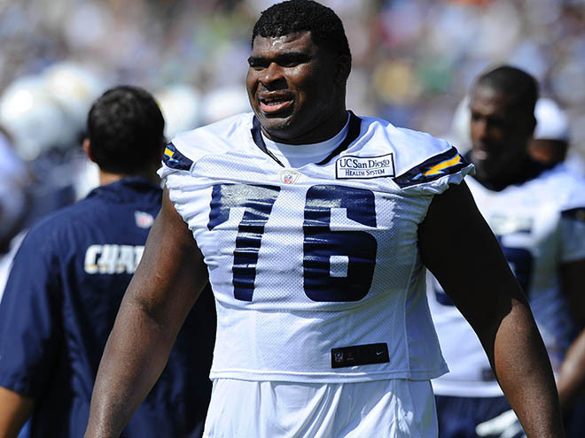 Could Chiefs take a flier on veteran NFL offensive lineman D.J. Fluker?