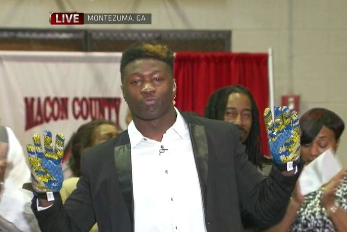 UGA student turns himself in for theft of Roquan Smith jerseys