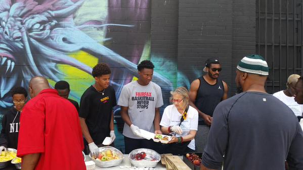 Fairfax basketball team spends day feeding homeless on skid row in