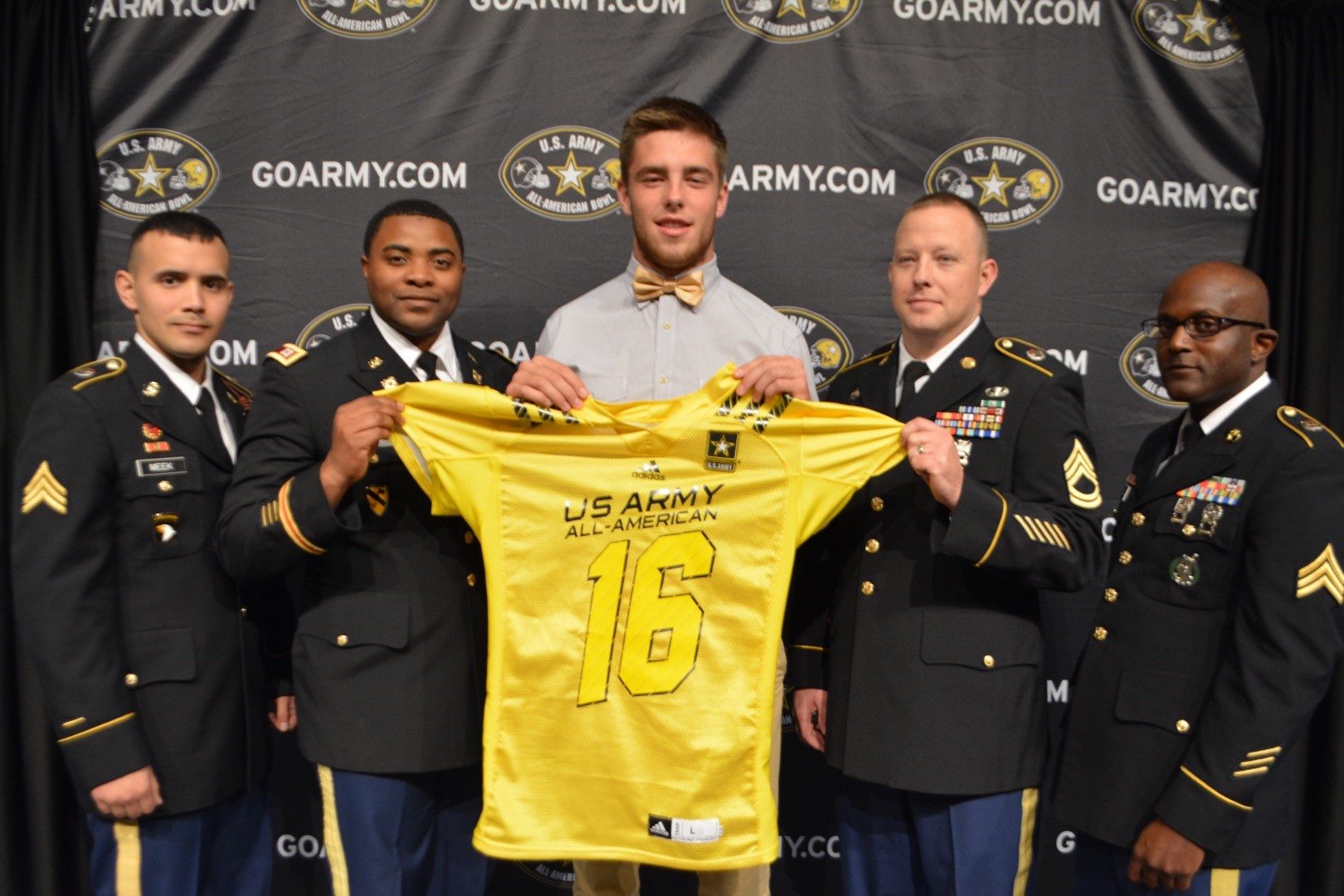 Carter Coughlin receives his jersey from Sergeant Joshua Meek, Captain Steven Cole, Sergeant First Class Robert Austin and Sergeant David Wilson. (Photo: Army All-American Bowl)