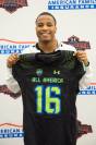 Keandre Jones holds his Under Armour All-America jersey (Photo: Intersport)