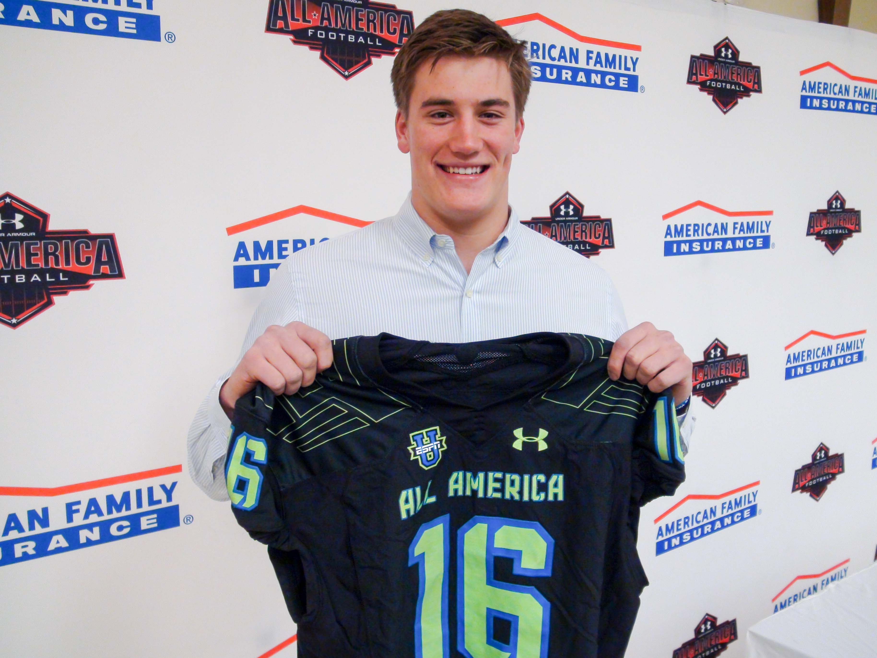 Scooter Harrington shows off his Under Armour All-America jersey (Photo: Intersport)