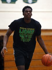Roselle Catholic's Nazreon Reid works out during a pre-season basketball practice, Monday, December 14, 2015, in Roselle. (Photo: Jason Towlen/Staff Photographer)