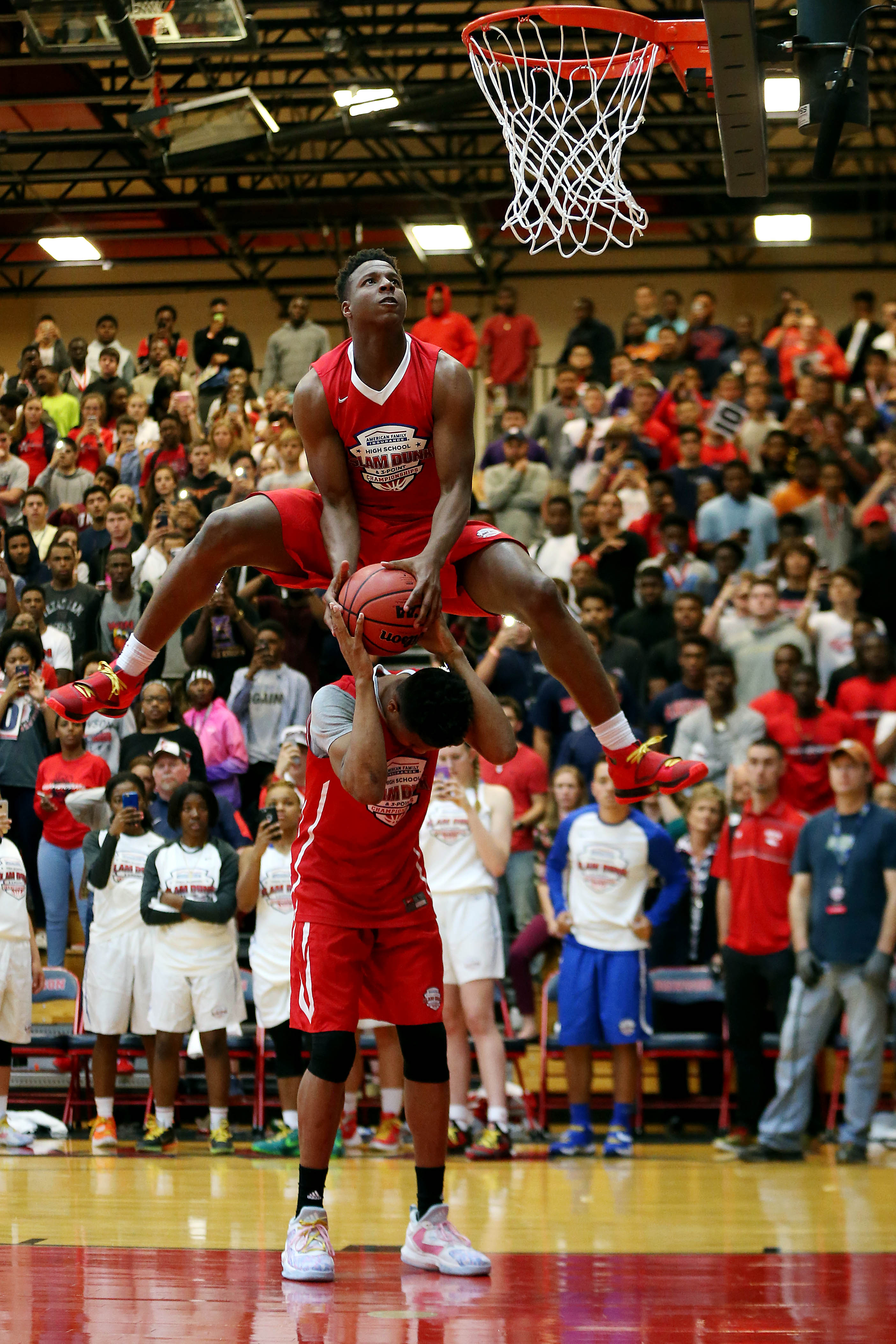 South Florida signee Troy Baxter wins dunk contest at High School Slam