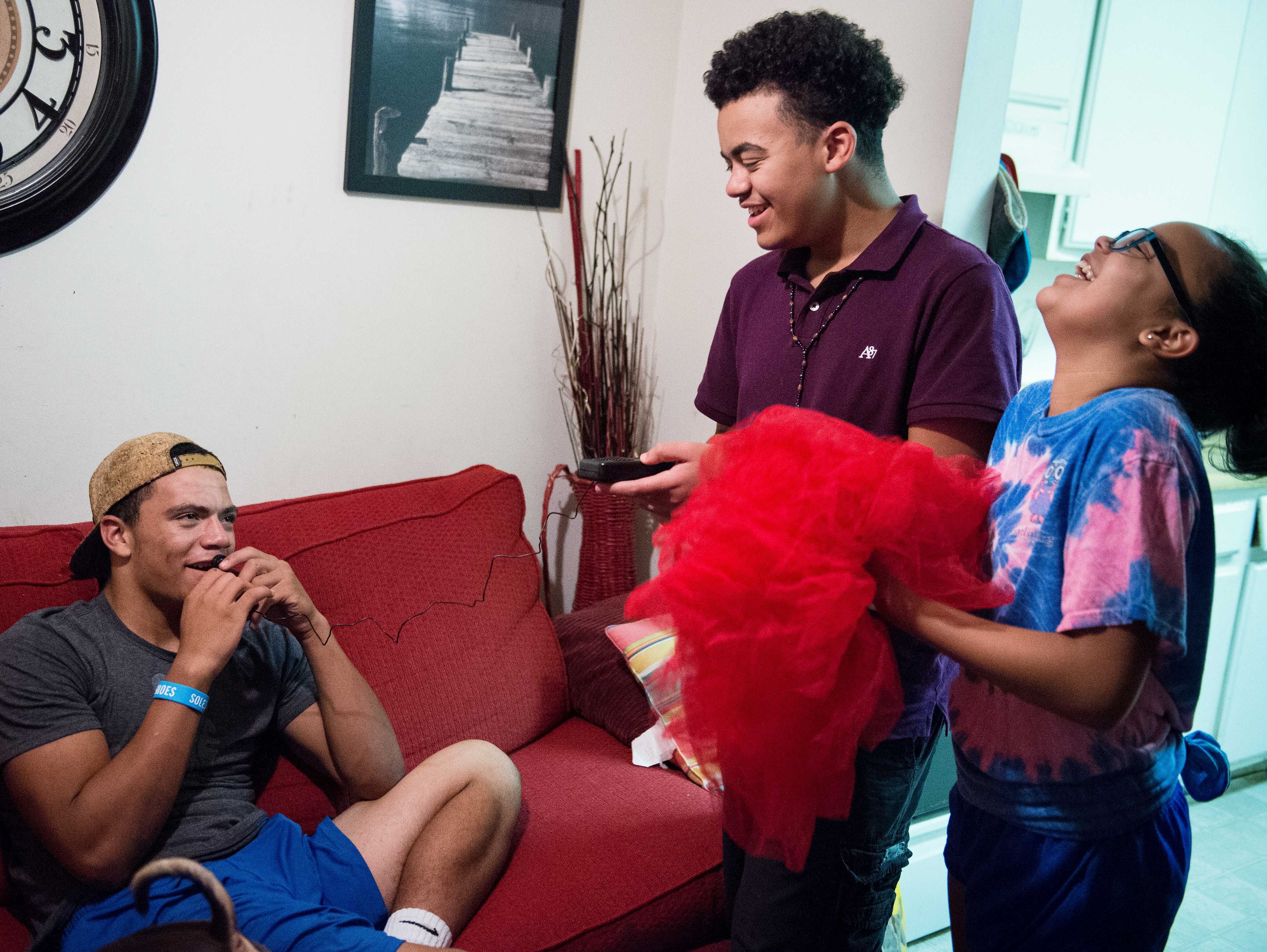 Shawn Murphy jokes around with his brother Dennis Hancock, 14, and his sister Alayna Hancock, 11, at their home, Tuesday, Oct. 25, 2016, in Nashville, Tenn.