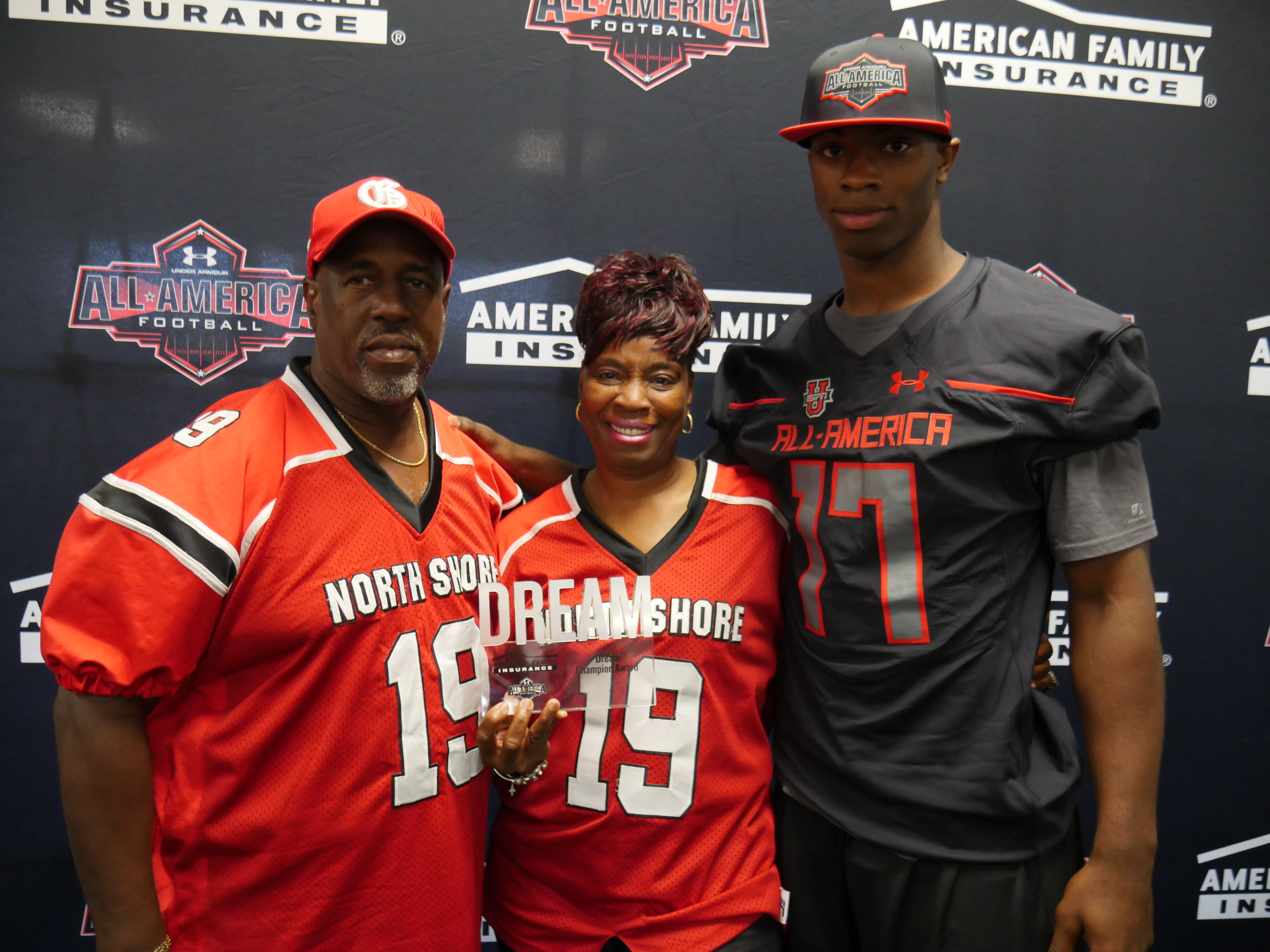 Texas defensive end K'Lavon Chaisson goes from relative unknown to Under  Armour All-American