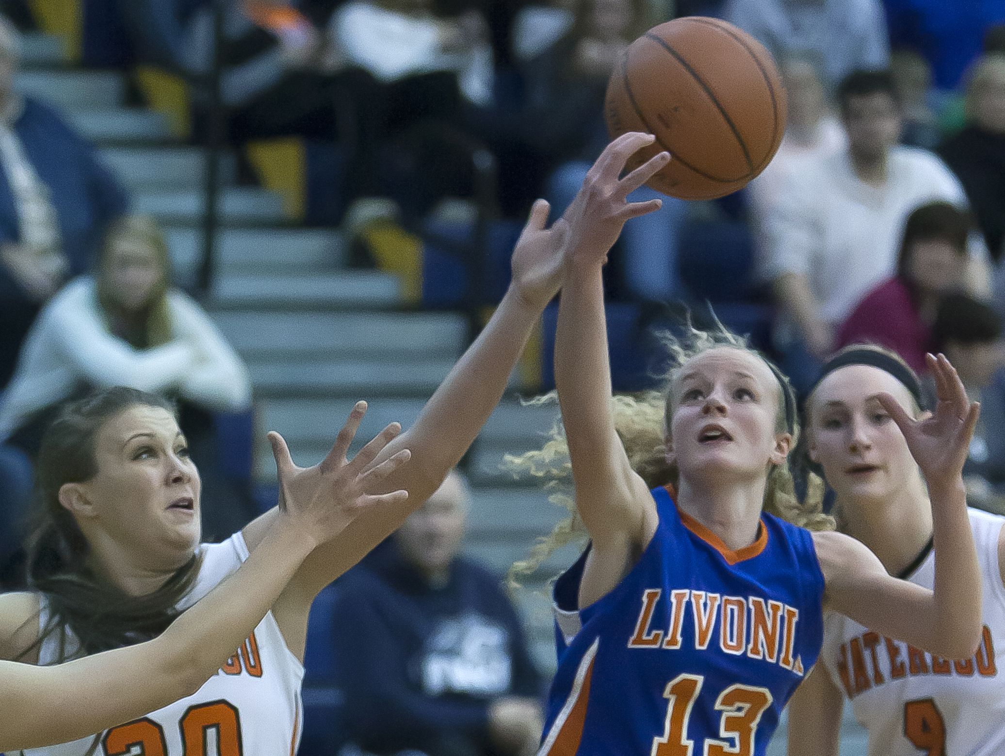 Livonia's Molly Stewart, wearing No. 13, leads the Bulldogs with 15.3 points per game.