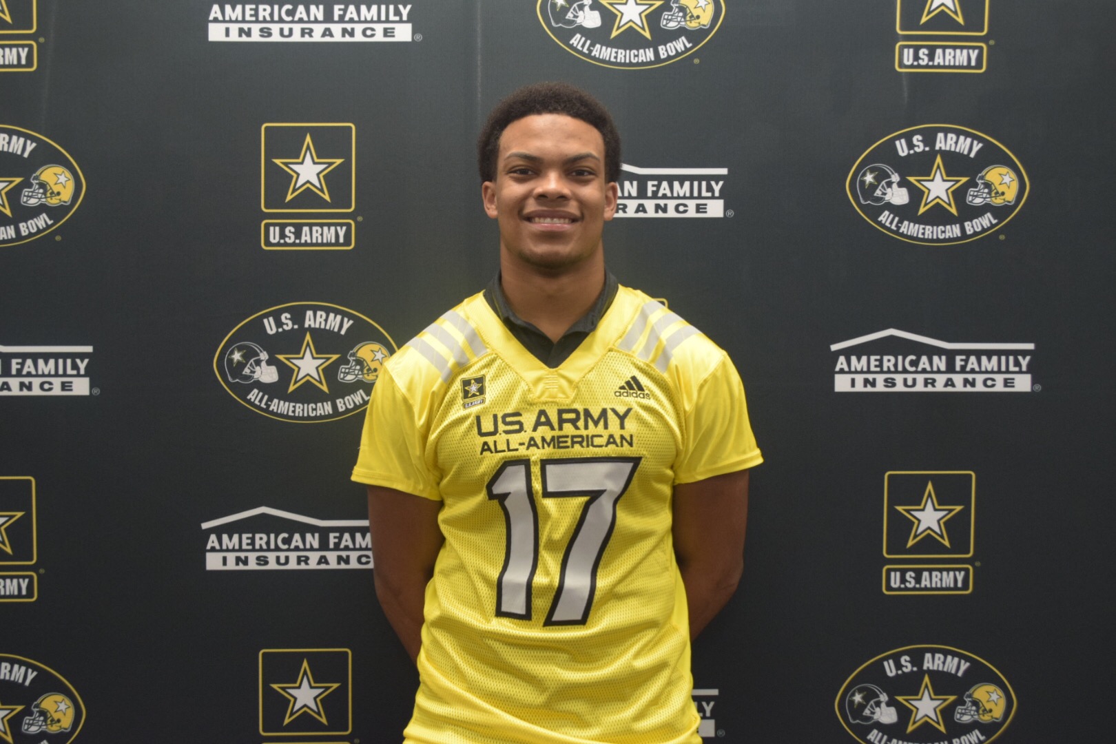 Earnest Brown receives his Army All-American Bowl honorary jersey (Photo: AAG)