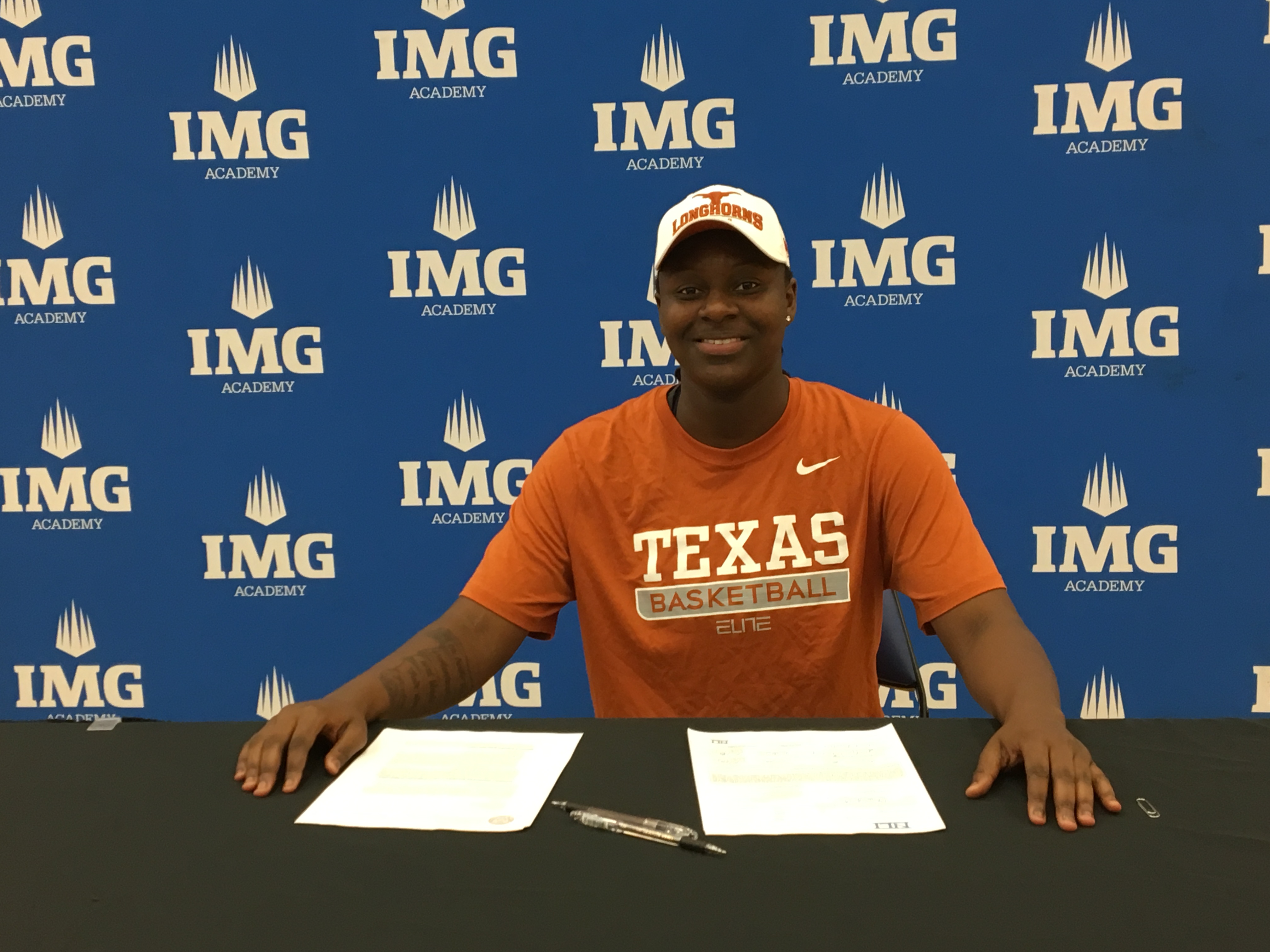 Rellah Boothe signs with Texas (Photo: IMG Academy)