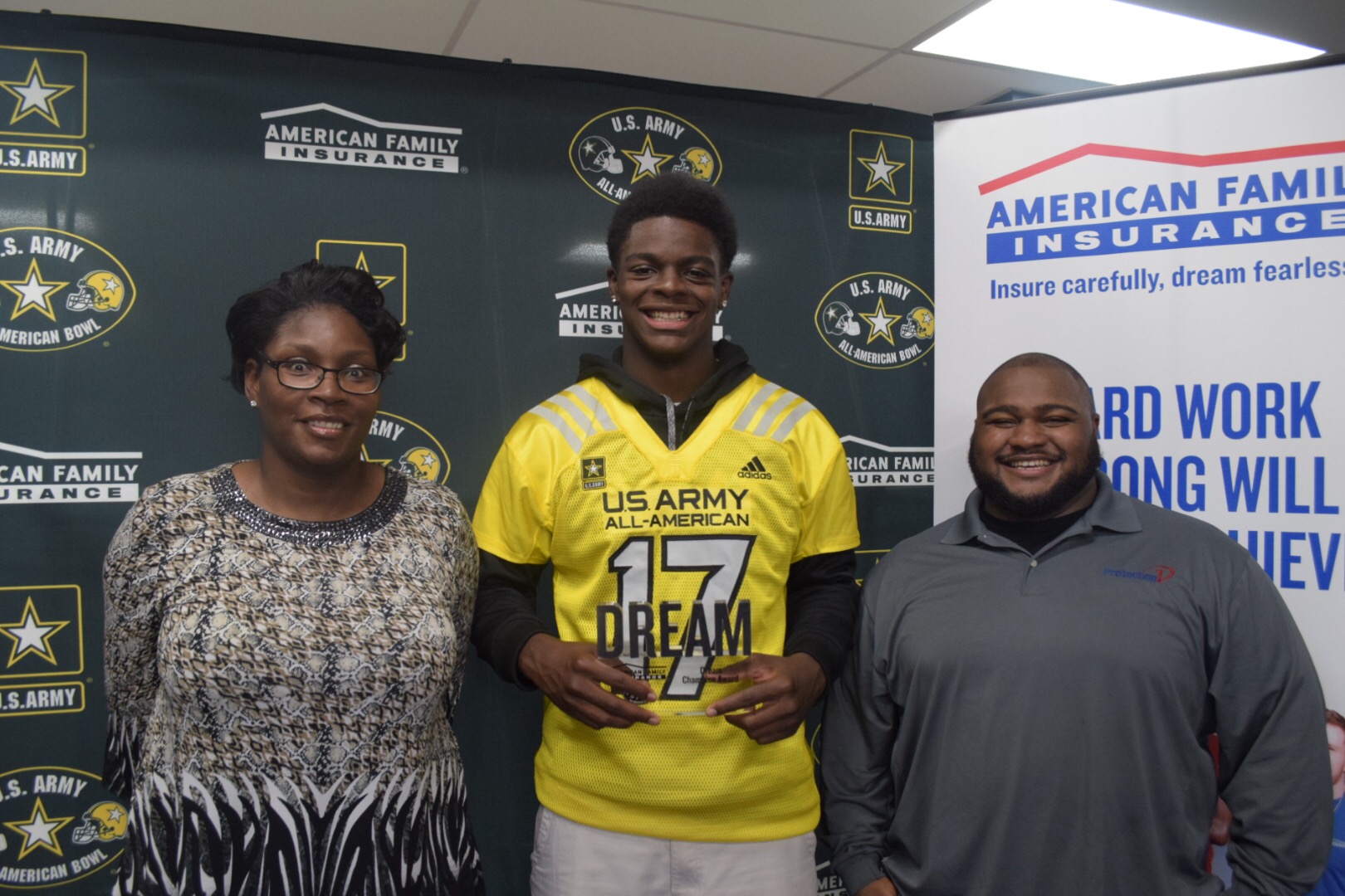 Oklahoma commit Isaiah Thomas receives Army All-American jersey | USA ...