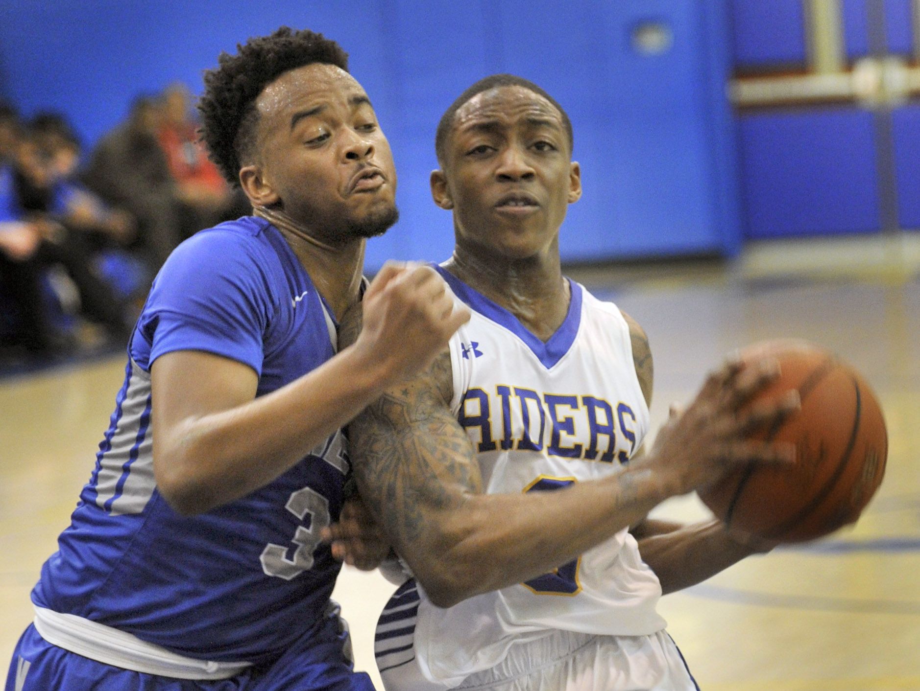 Davione Robinson of Caesar Rodney tries to go for a layup as he's defended by Woodbridge's Te'Vion Waters.