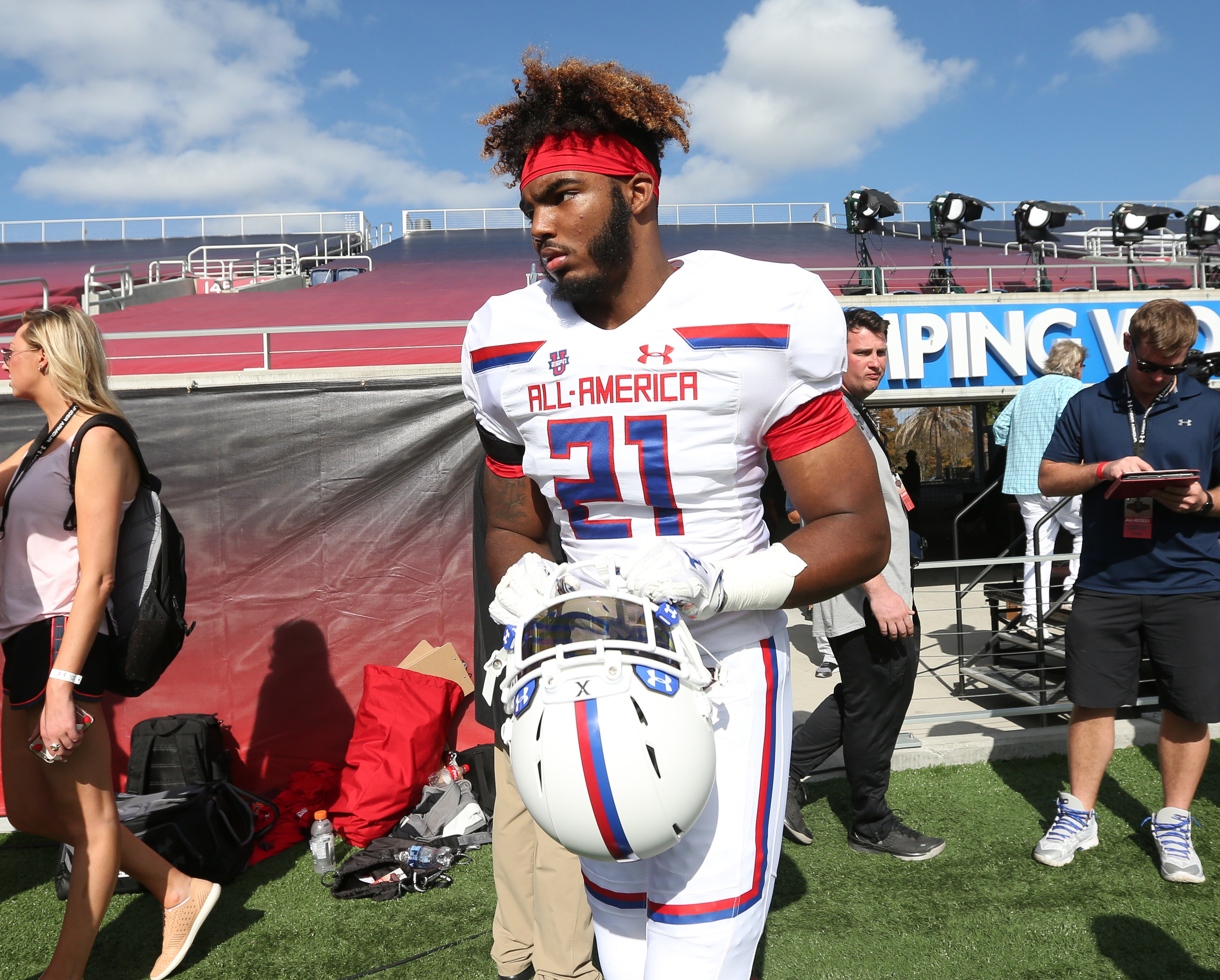 1/1/17 1:02:17 PM -- Orlando, FL, U.S.A  -- Team Highlight linebacker Nathan Proctor Jr. (21) goes back onto the field after announcing that he'll attend the Virginia Tech University during the 2017 Under Armour All-America High School Football game. Team Armour defeated Team Highlight 24-21. --    Photo by Matt Stamey-USA TODAY  Sports Images, Gannett ORG XMIT:  US 135884 Under Armour foo 1/1/2017 [Via MerlinFTP Drop]