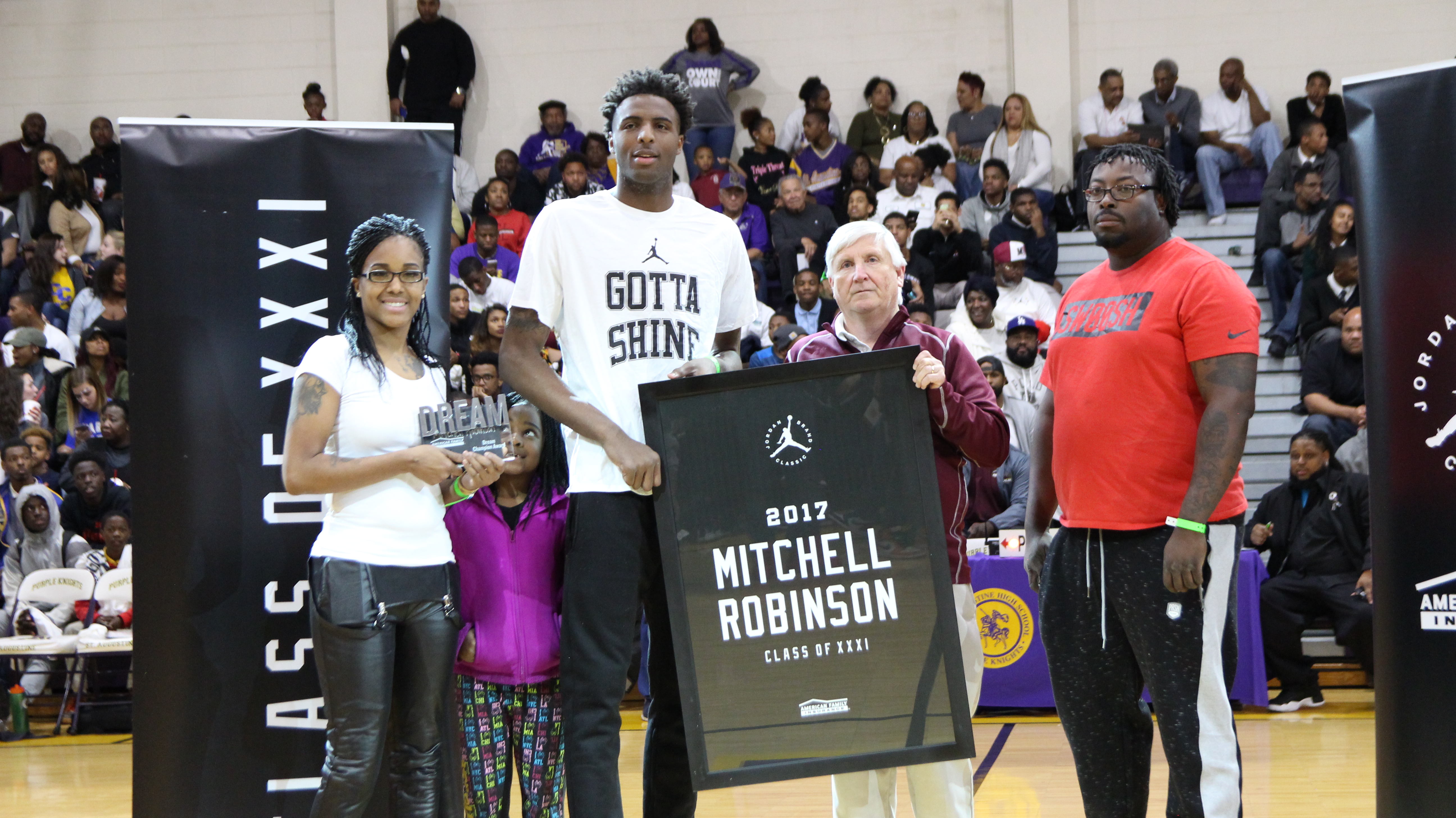 Mitchell Robinson presents Dream Champion Award. (Photo: Position Sports)