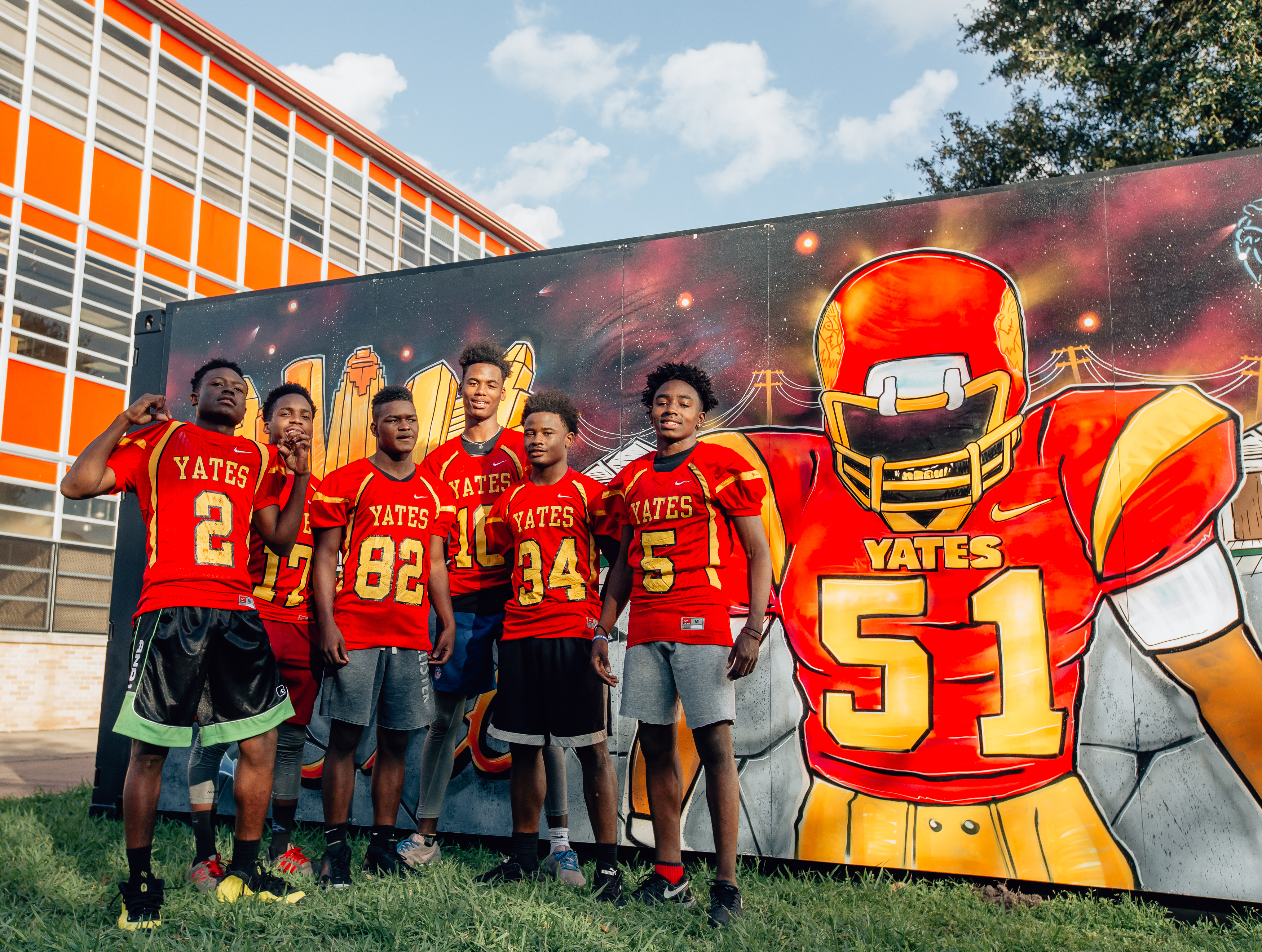 Field Yates on X: University of Houston is rocking these jerseys this  weekend that pay homage to the city's football tradition and the Oilers.  These are so 🔥🤌  / X