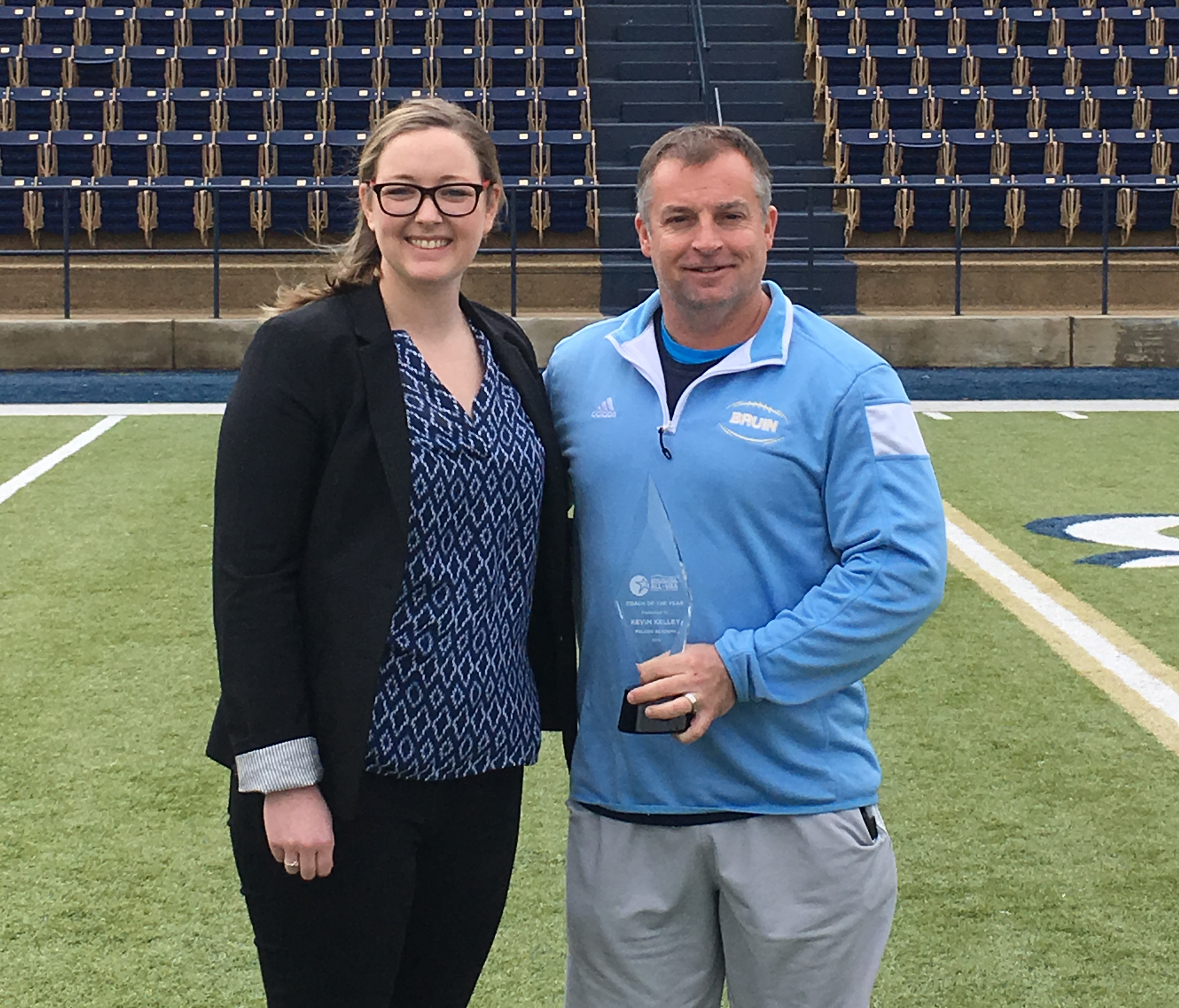 Kevin Kelley receives ALL-USA Football Coach of the Year trophy | USA TODAY  High School Sports