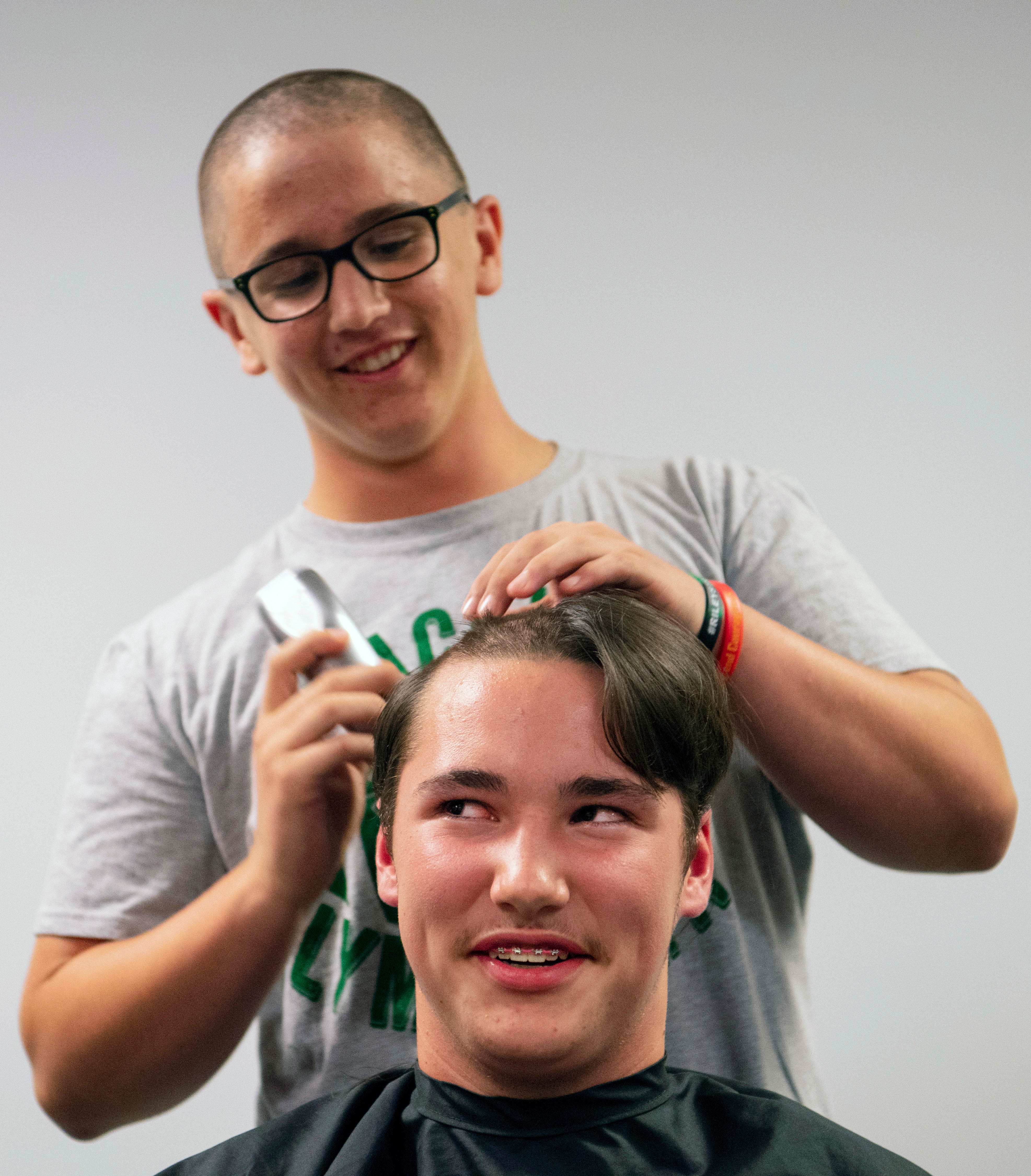 Barber Shaves His Head in Solidarity With Mother Fighting Cancer