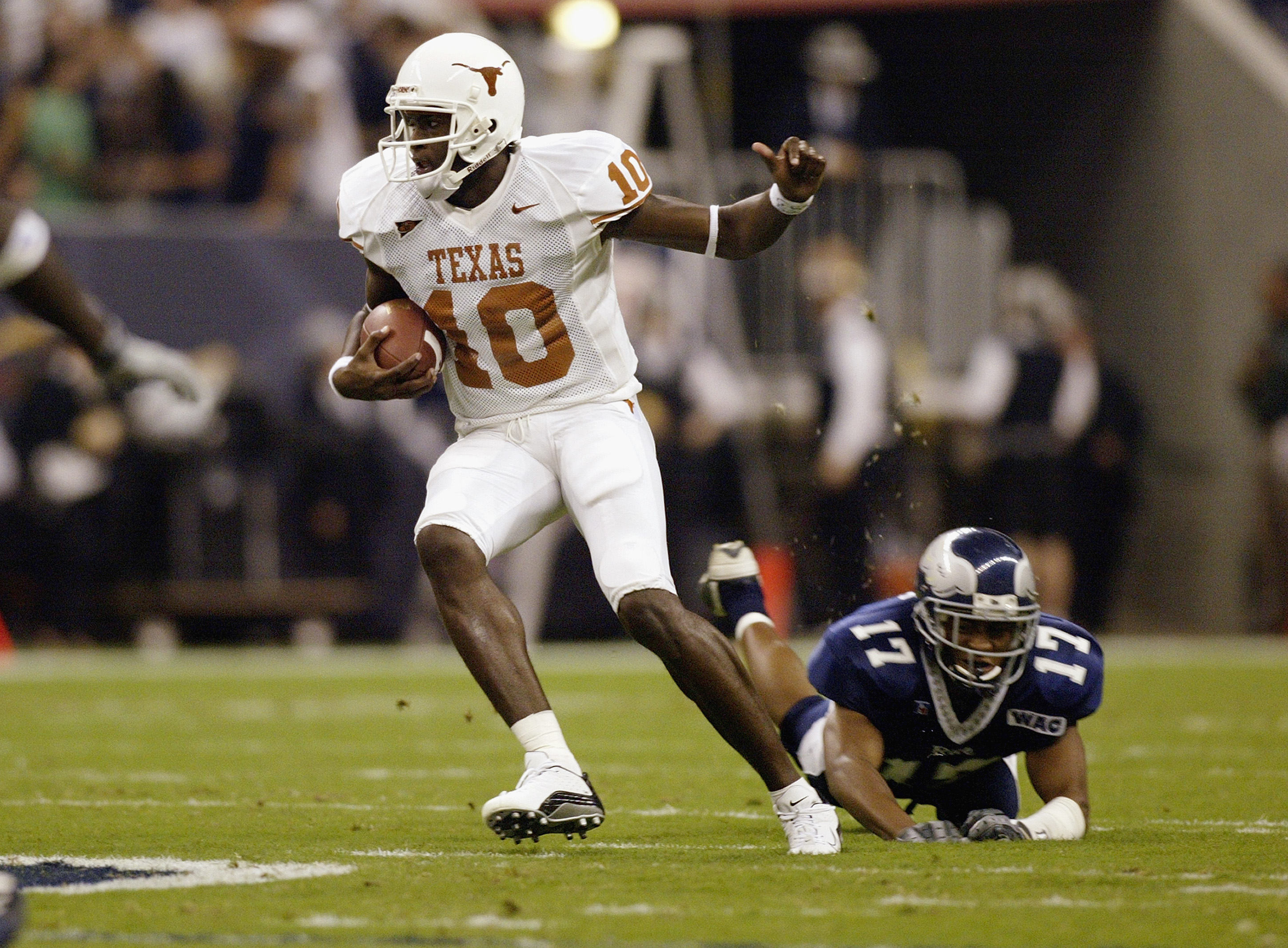 Shane Buechele leaving his mark on the Texas Longhorns record books - Burnt  Orange Nation